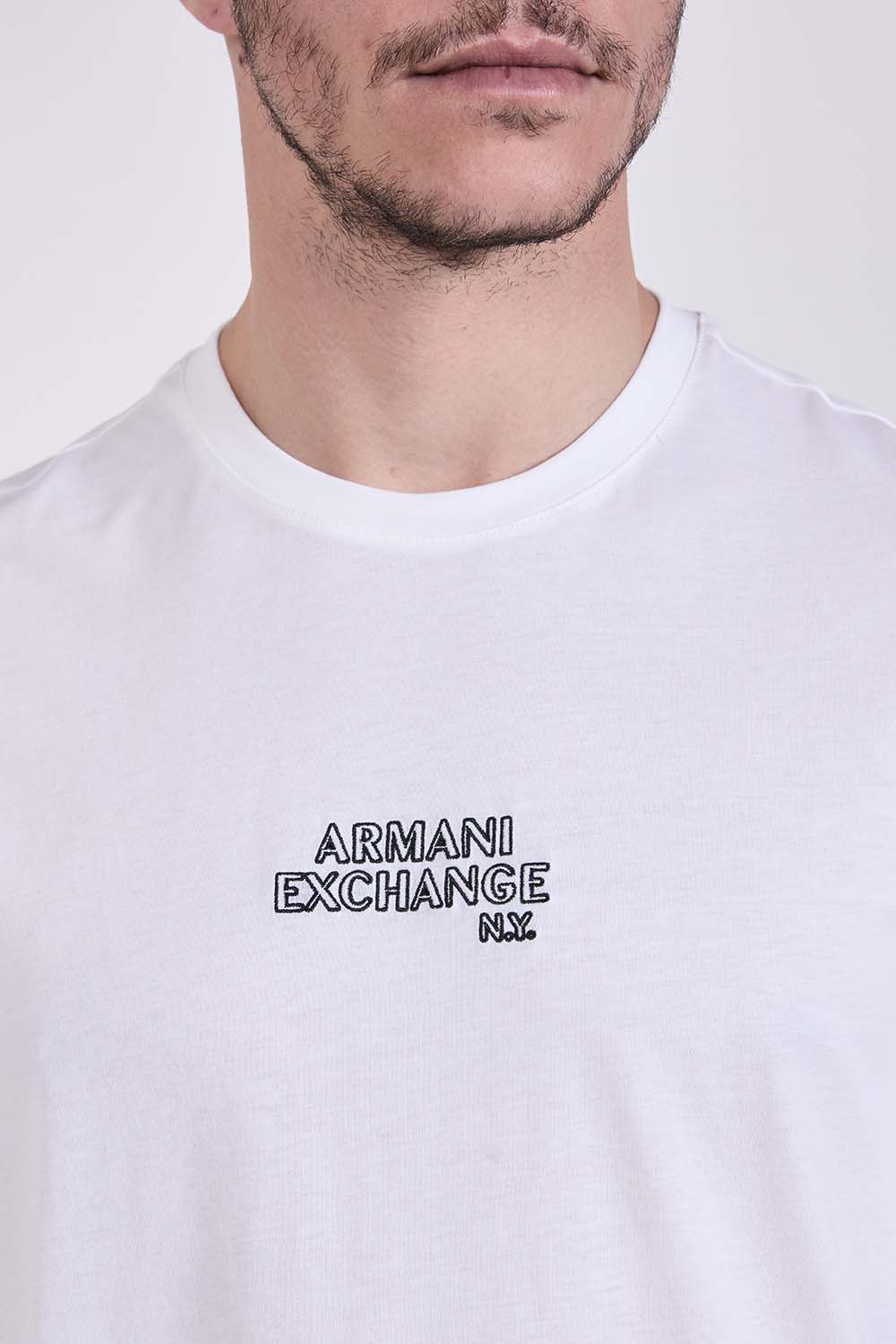 תמונת תקריב דוגמן של חולצת טי