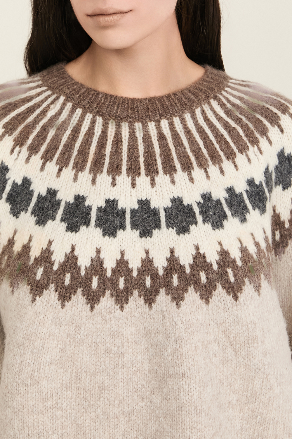 תמונת תקריב דוגמן של סוודר אלנה