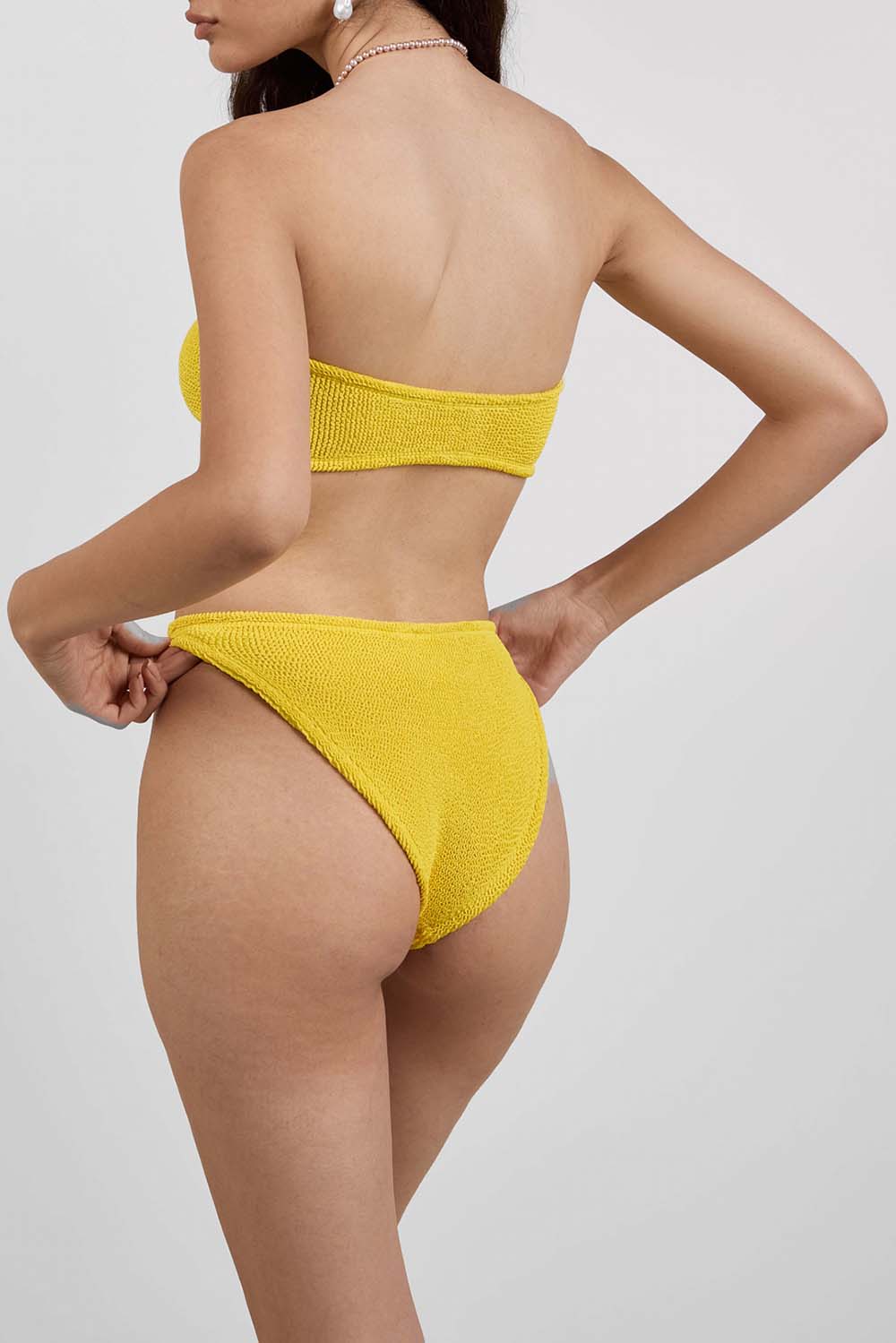 תמונת דוגמן אחורית של סט ביקיני