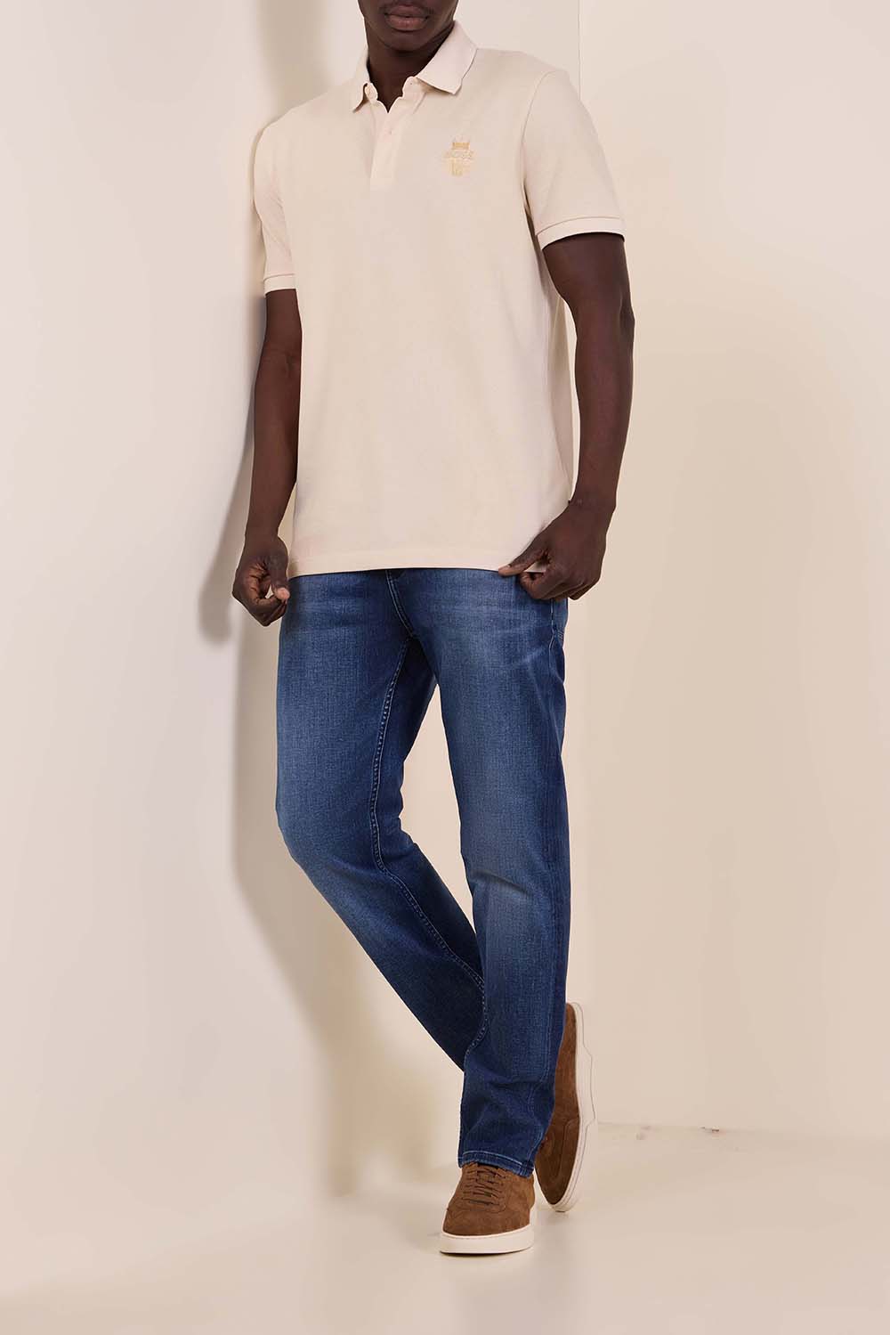 תמונת דוגמן קידמית של נעלי סניקרס