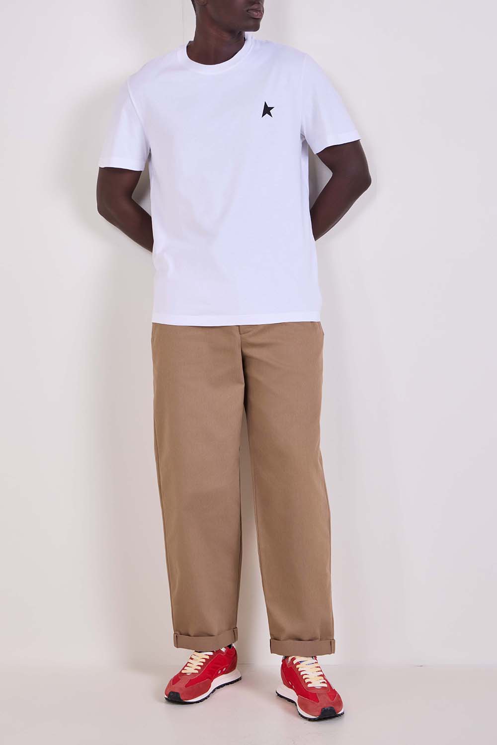 תמונת דוגמן קידמית של נעלי סניקרס מרתון