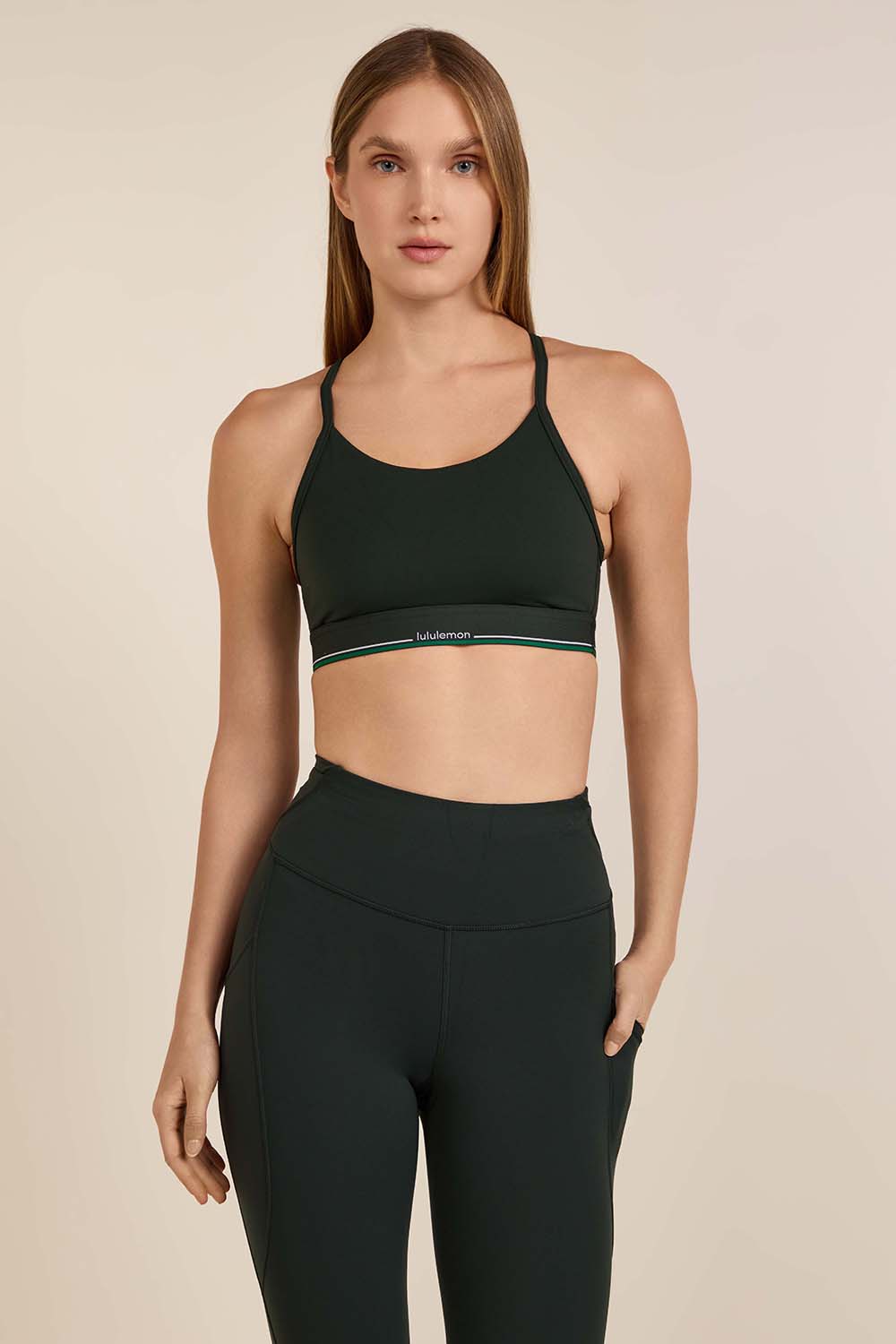 תמונת דוגמן קידמית של Flow Y Bra Mid Support LOGO