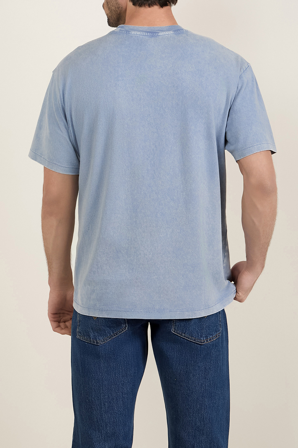 תמונת דוגמן אחורית של חולצת טי