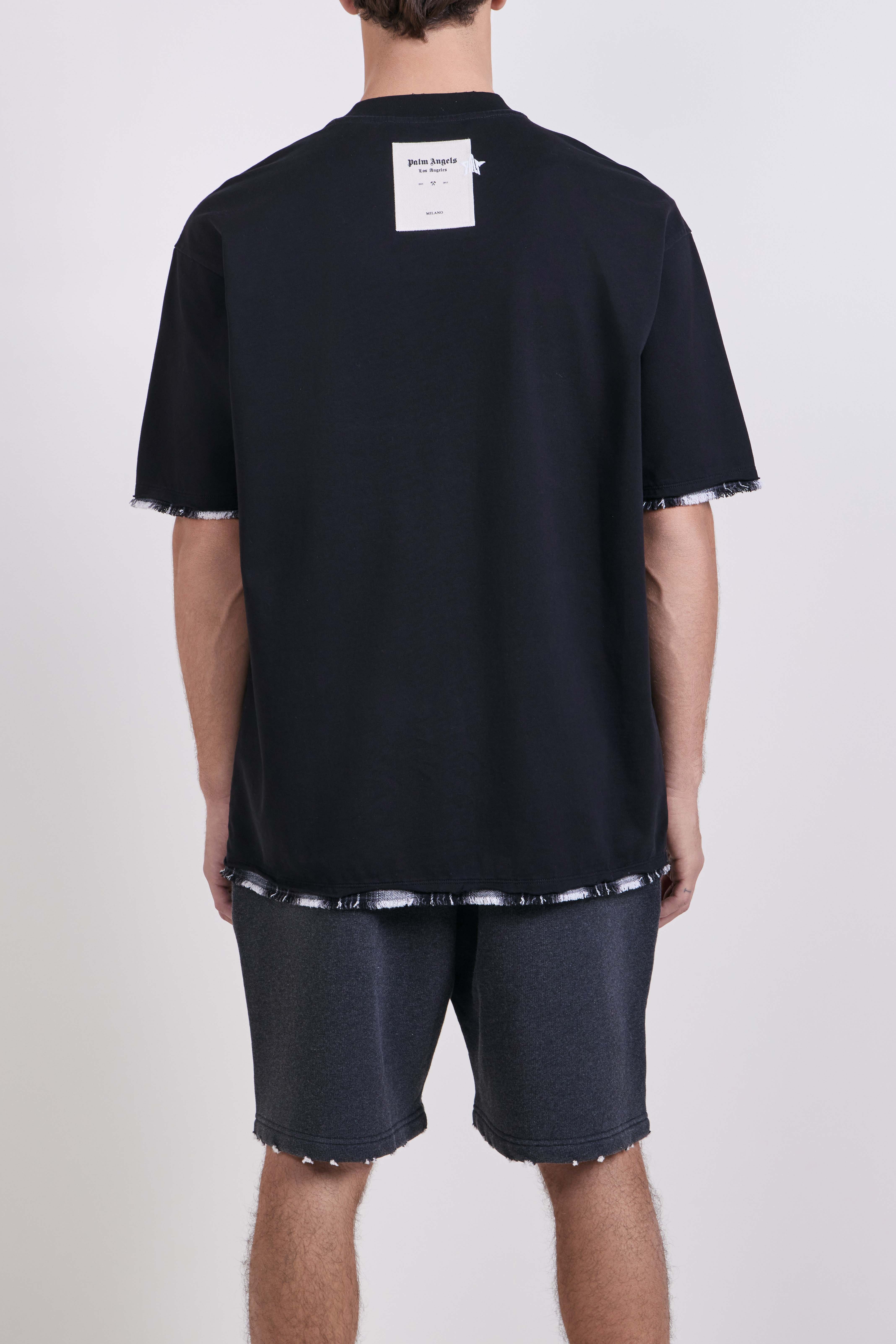 תמונת דוגמן אחורית של חולצת טי אוברסייז