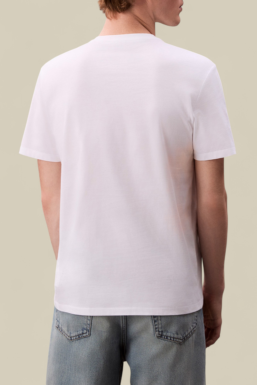 תמונת דוגמן אחורית של חולצת טי