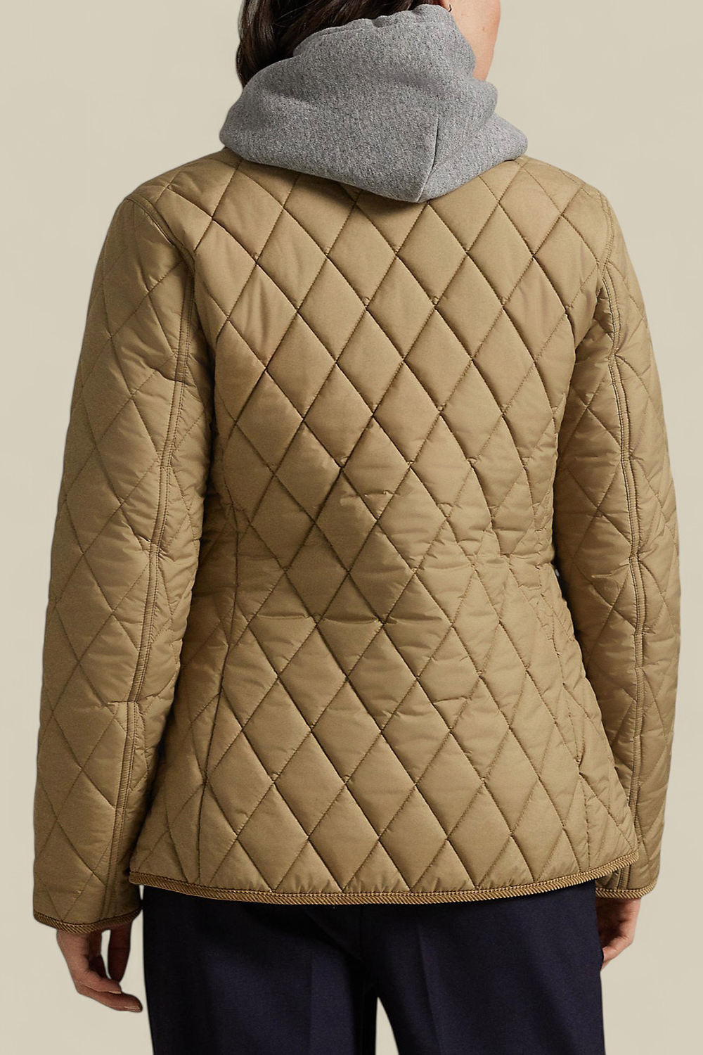 תמונת דוגמן אחורית של מעיל קווילט