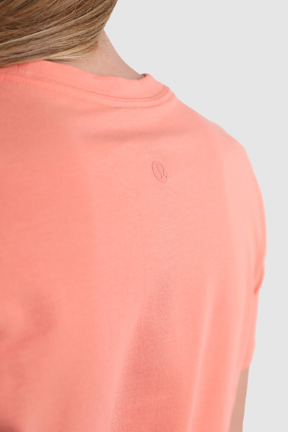 תמונת תקריב דוגמן של Love Crew Short Sleeve T-Shirt