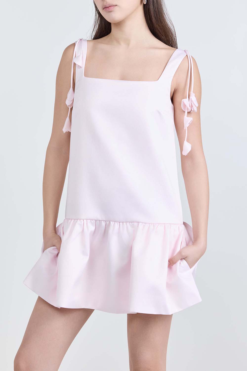 תמונת דוגמן קידמית של שמלת מיני צמודה