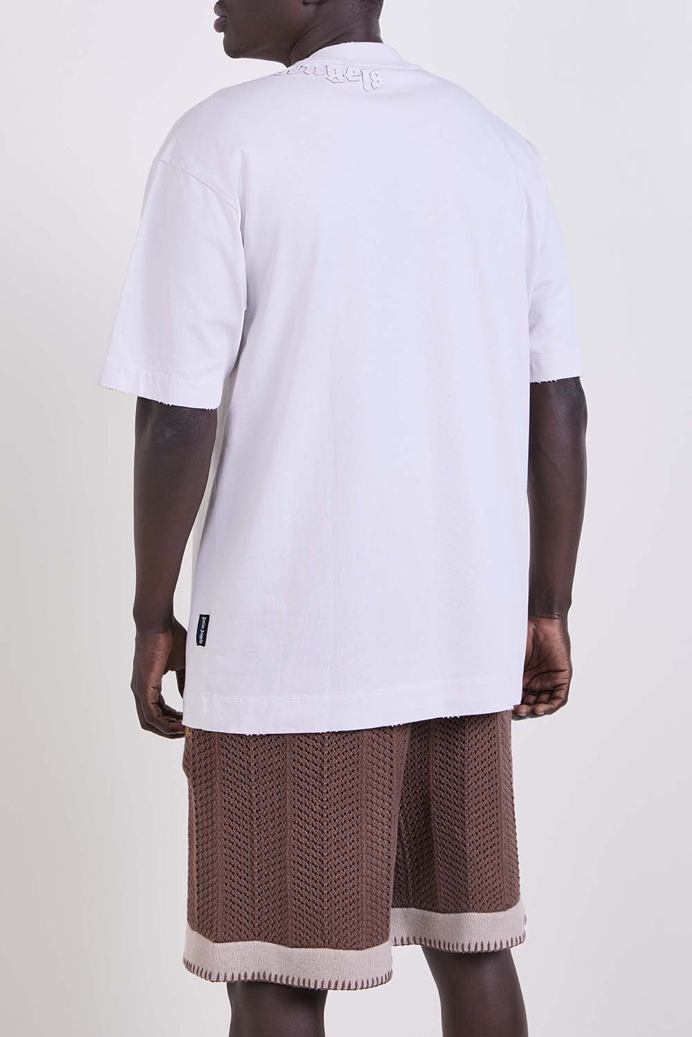 תמונת דוגמן אחורית של חולצת טי אוברסייז