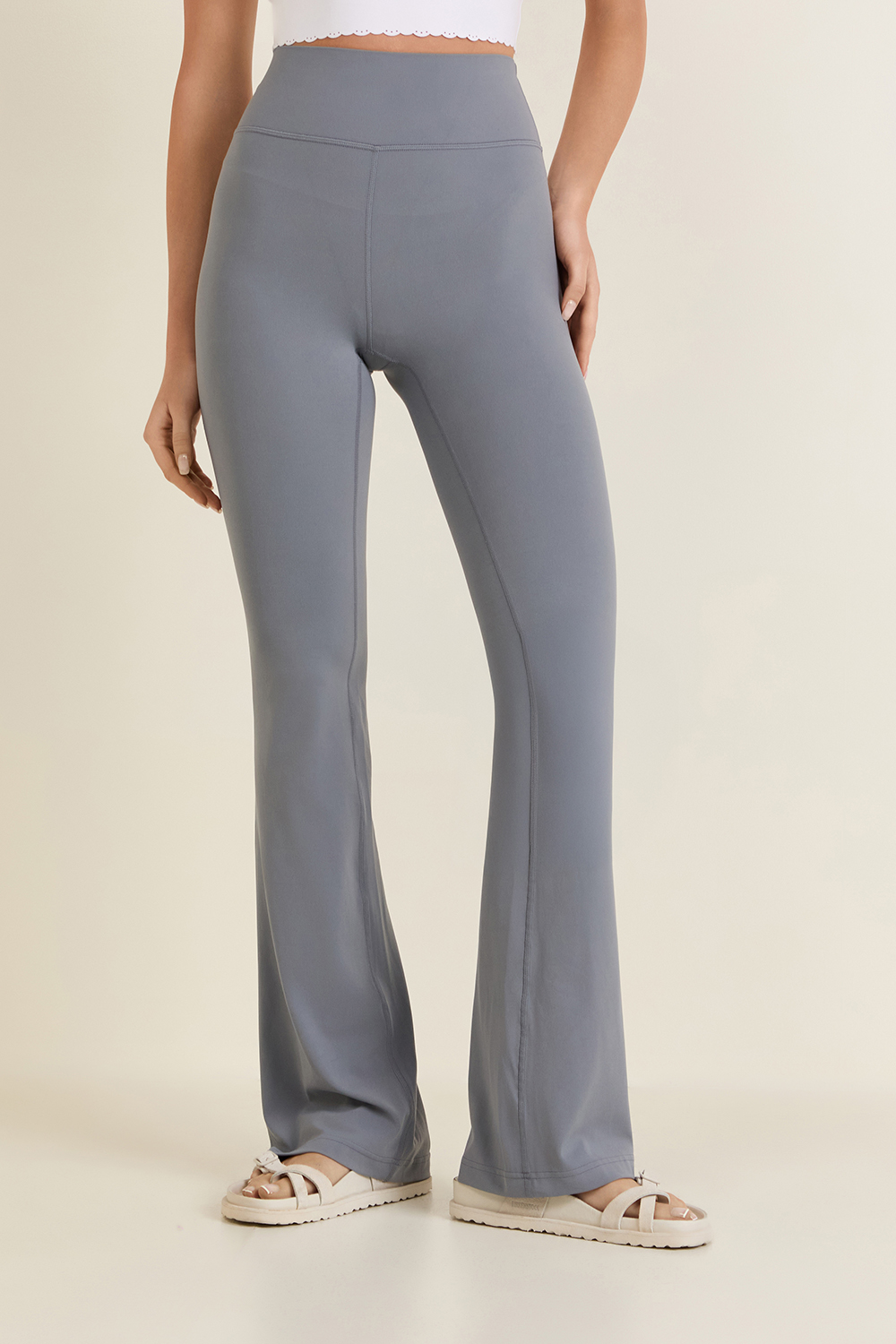 תמונת דוגמן קידמית של Groove High-Rise Nulu™ Flared Pant *Regular