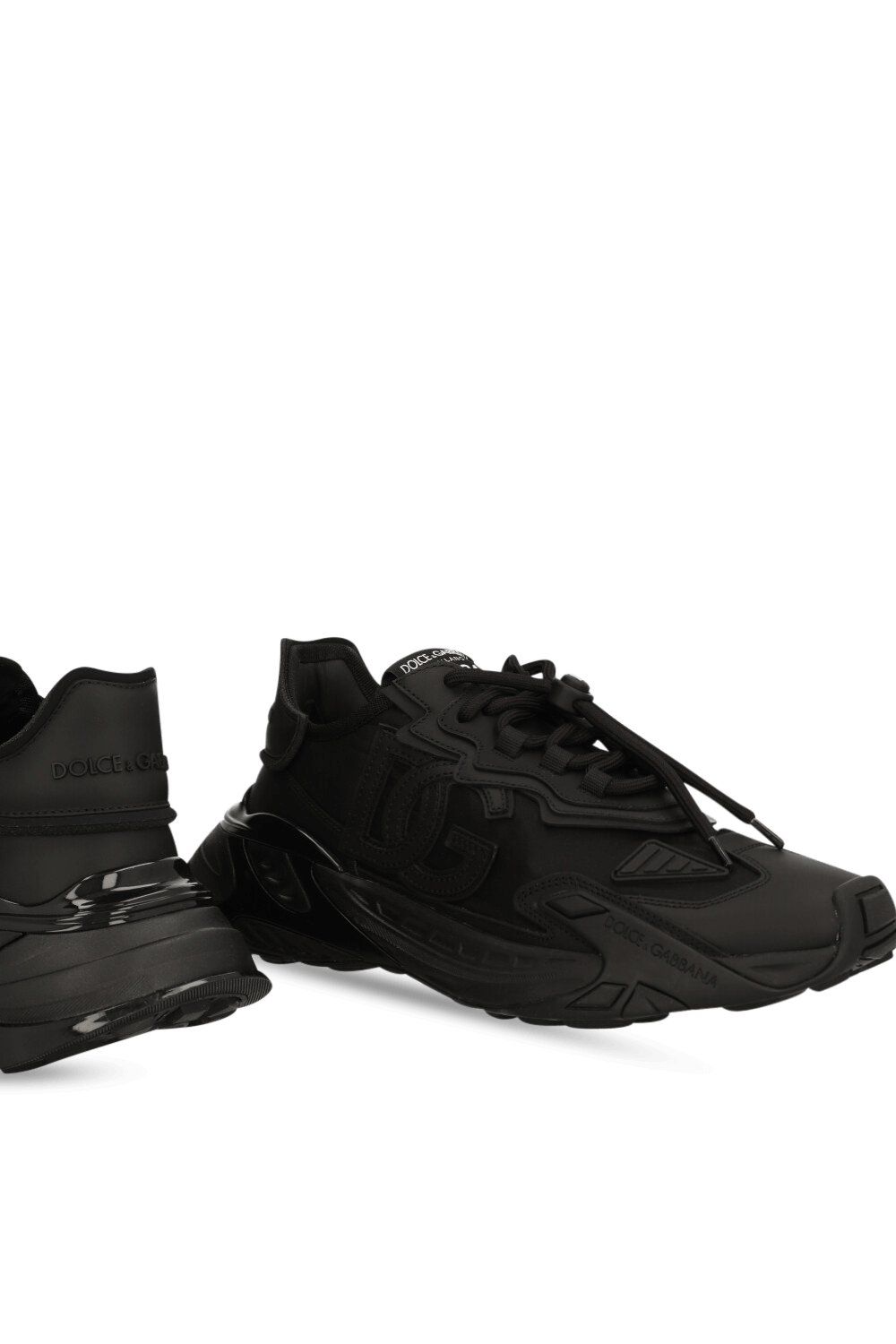 תמונת תקריב של נעלי סניקרס