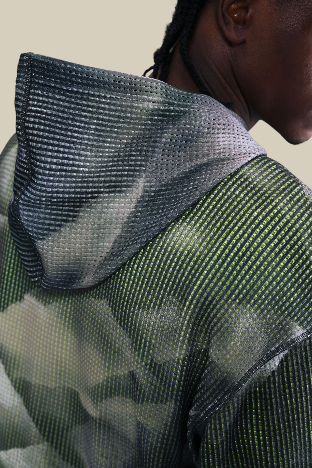 תמונת דוגמן אחורית של ז'קט נייקי X סטוסי