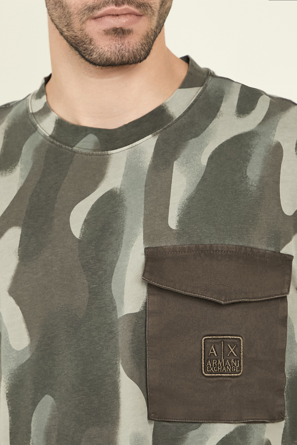 תמונת תקריב דוגמן של חולצת טי