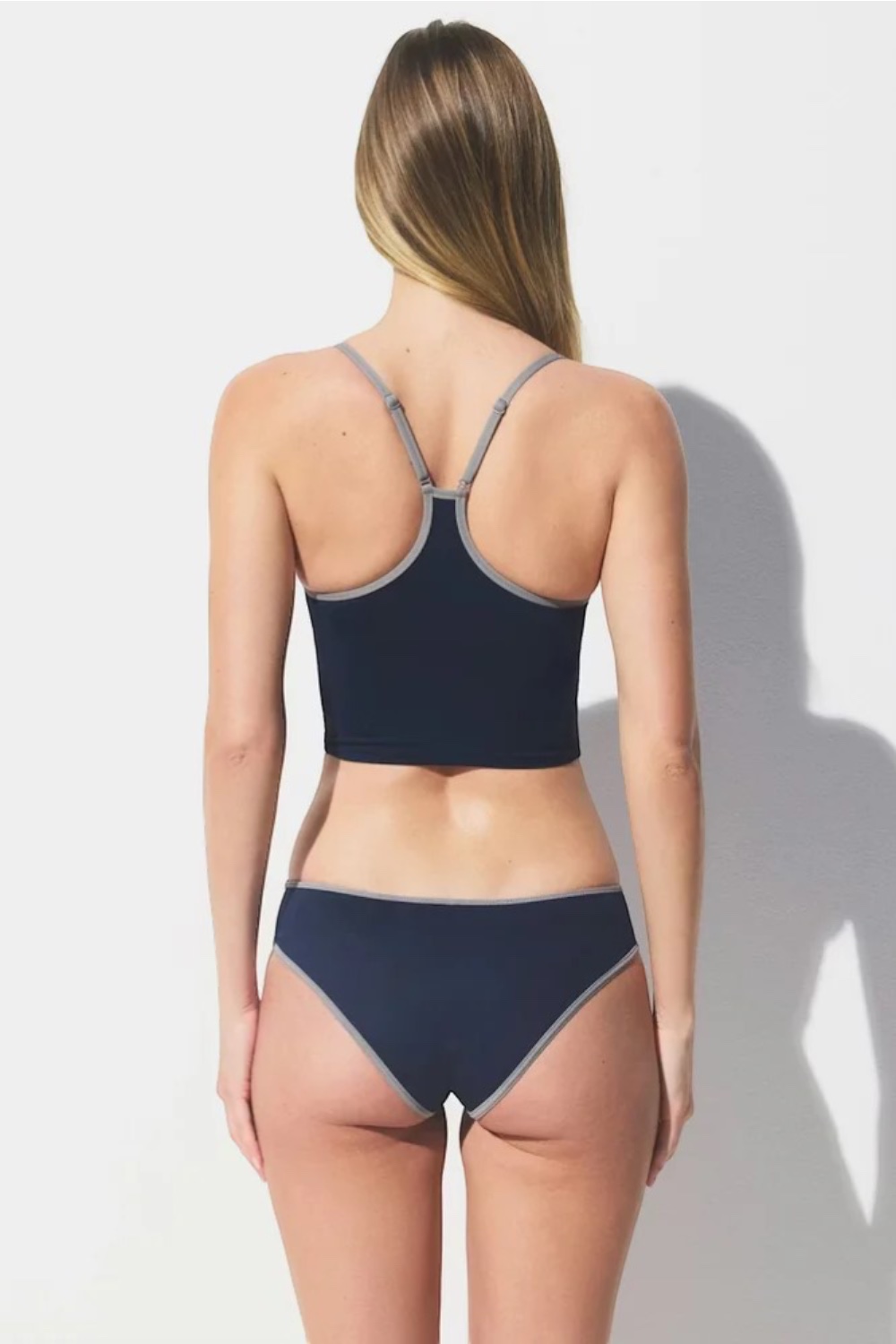 תמונת דוגמן אחורית של TIE SIDE HIPSTER