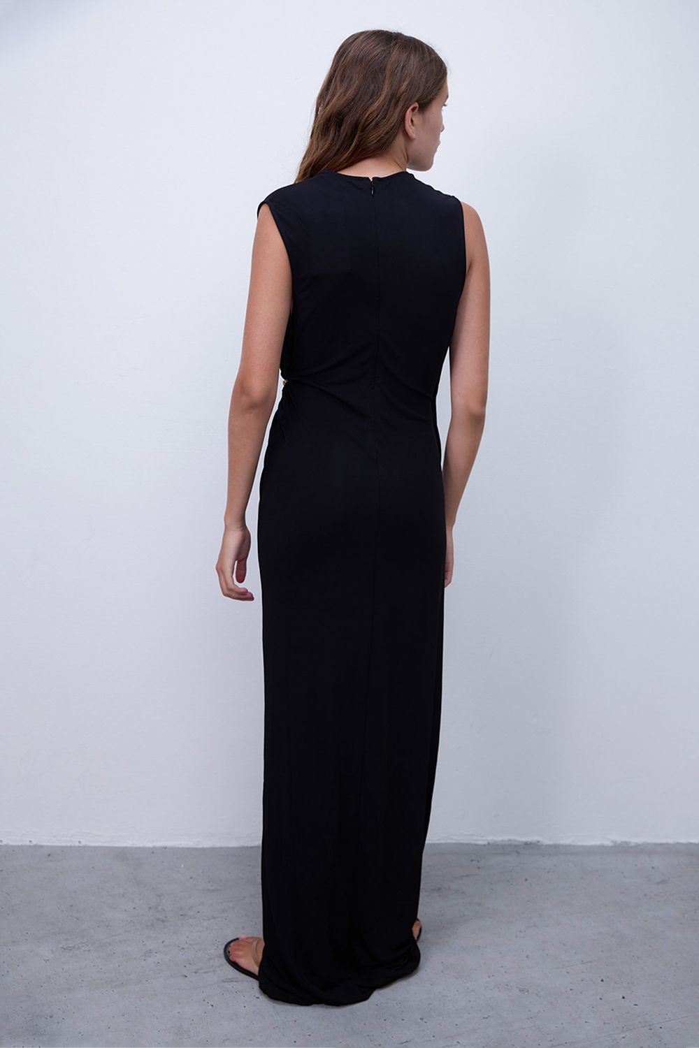 תמונת דוגמן אחורית של שמלת מקסי