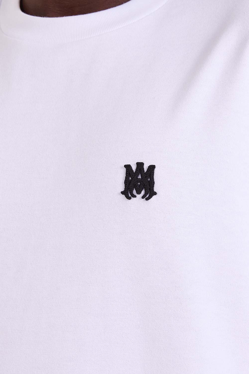 תמונת תקריב דוגמן של חולצת טי