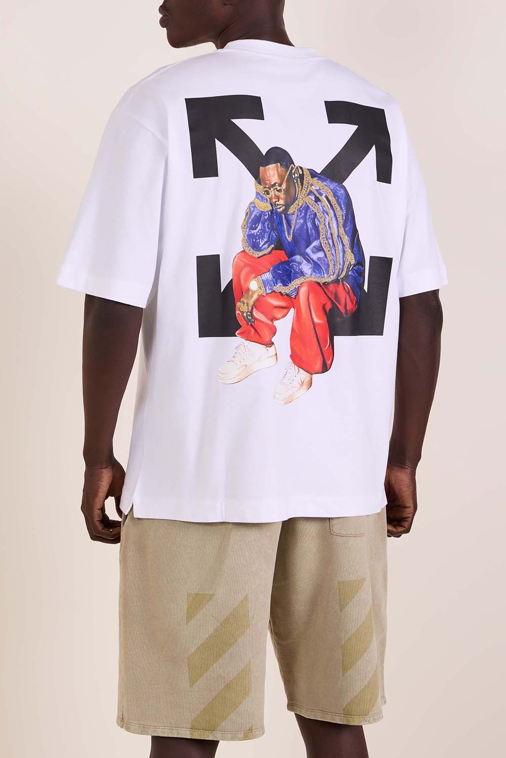 תמונת דוגמן אחורית של חולצת טי