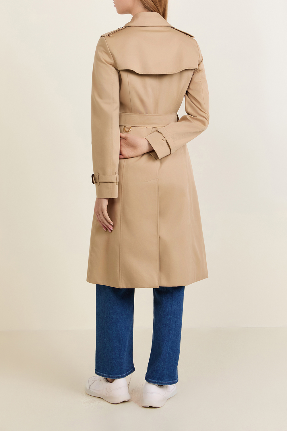 תמונת דוגמן אחורית של מעיל טרנץ'