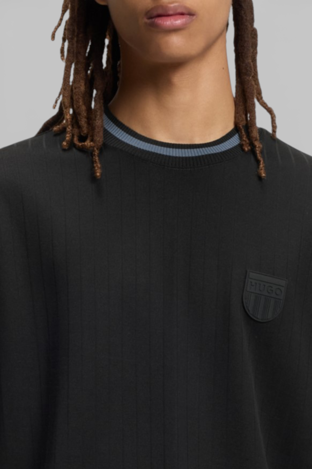 תמונת תקריב דוגמן של חולצת טי