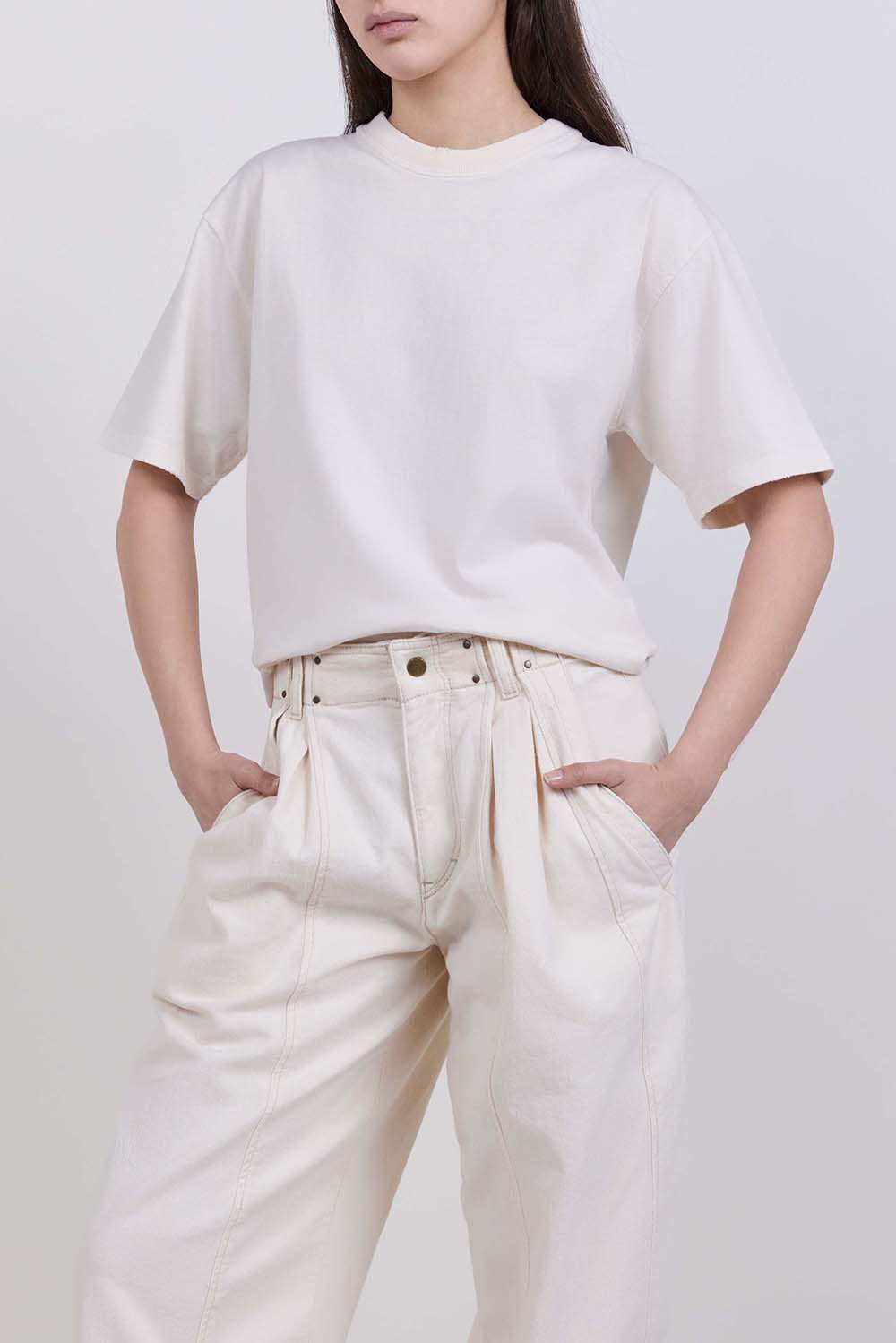 תמונת דוגמן קידמית של חולצת טי בגזרה מרובעת