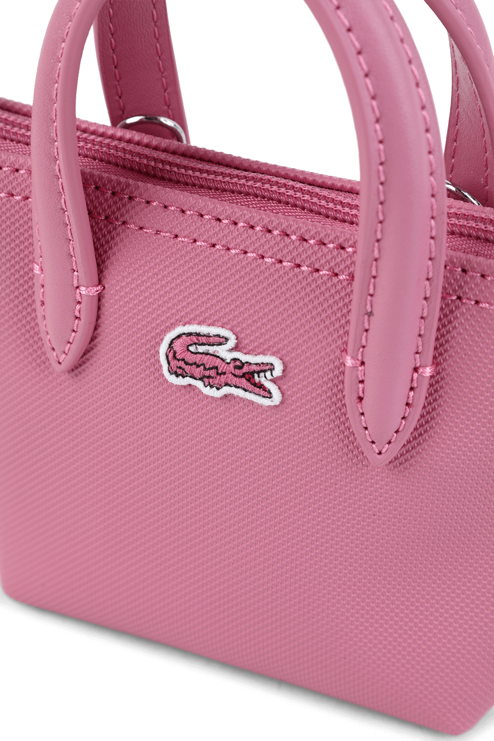 תמונת תקריב של תיק כתף מיני