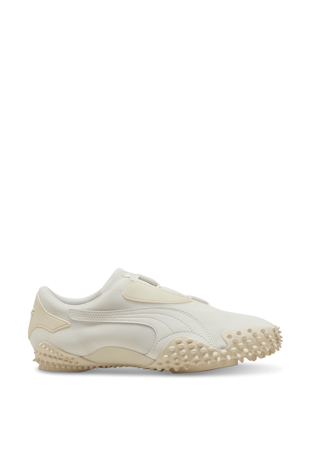 תמונה קידמית של נעלי סניקרס מוסטרו