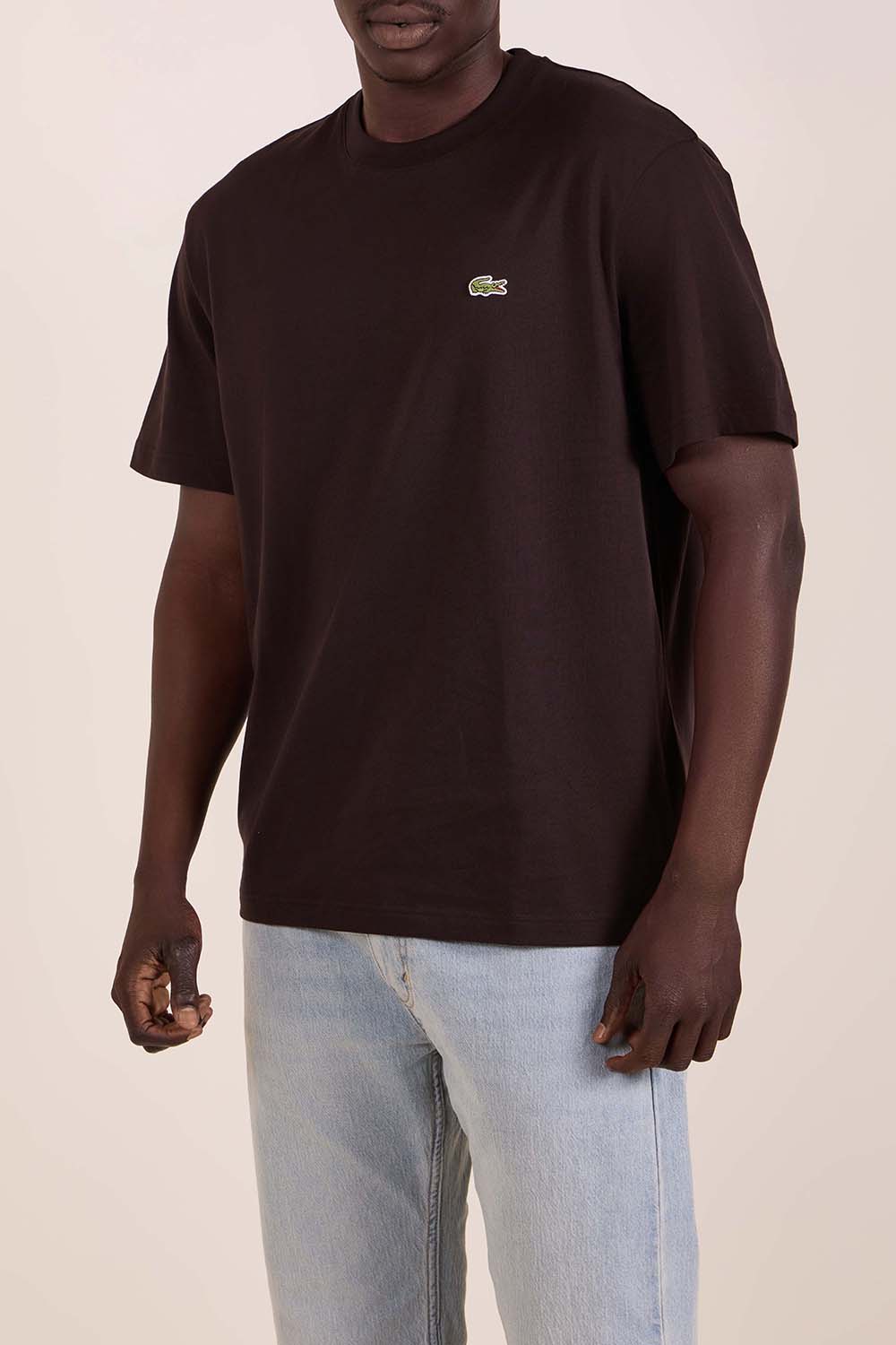 תמונת דוגמן קידמית של חולצת טי