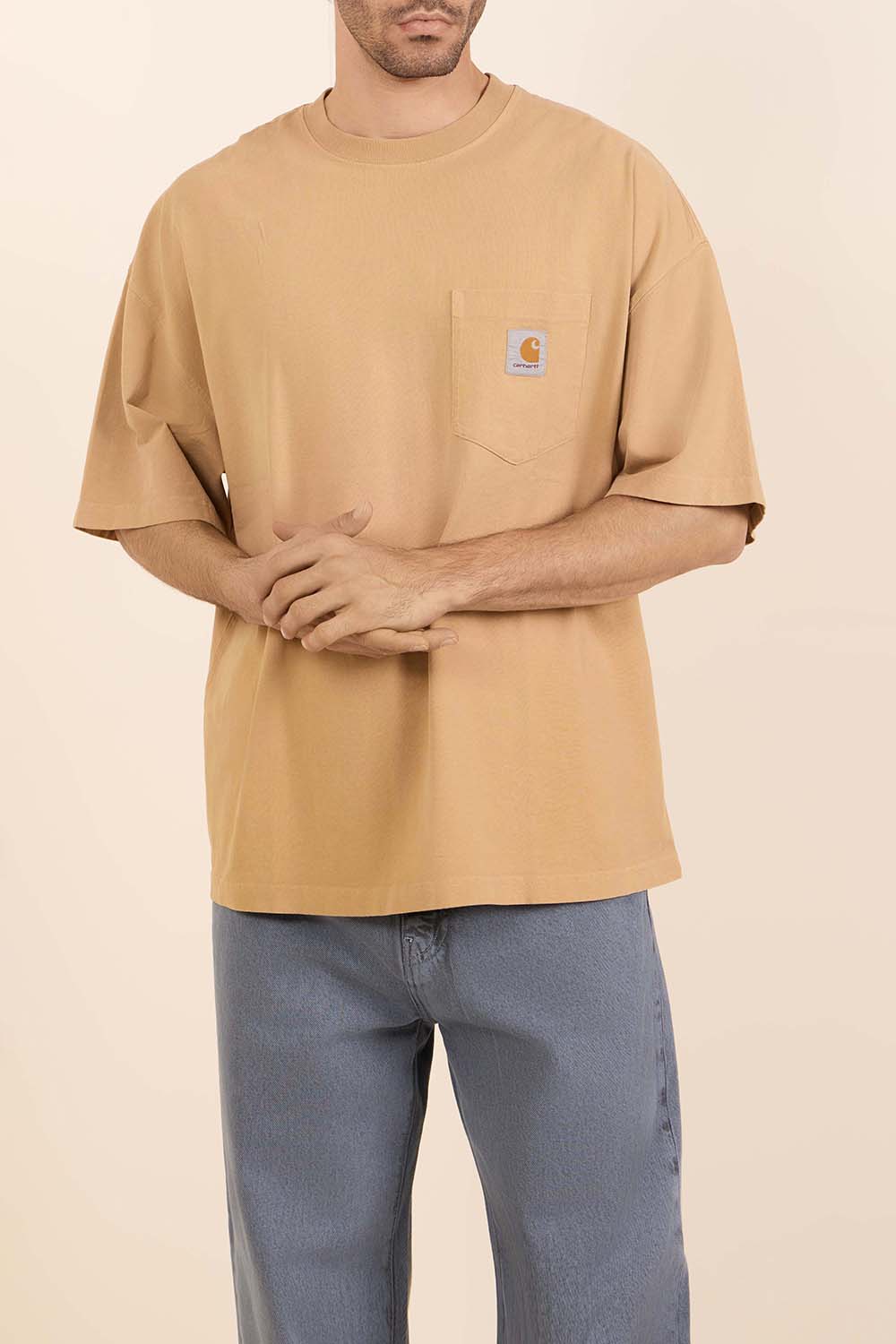 תמונת דוגמן קידמית של חולצת טי האדסון