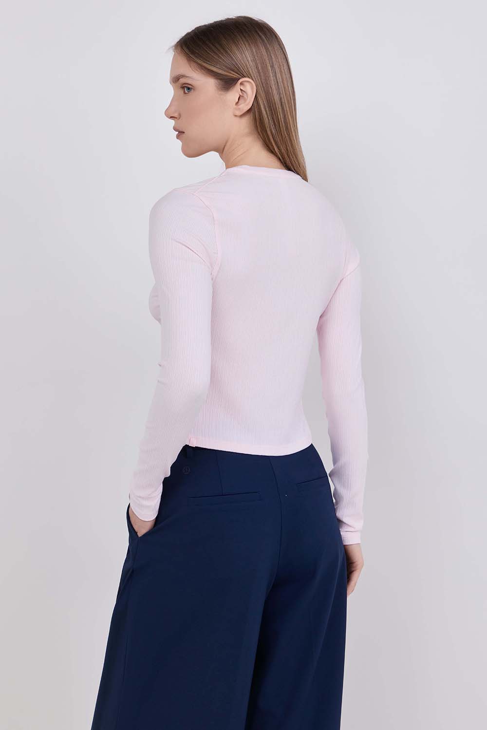 תמונת דוגמן אחורית של Hold Tight Micro-Rib Cardigan