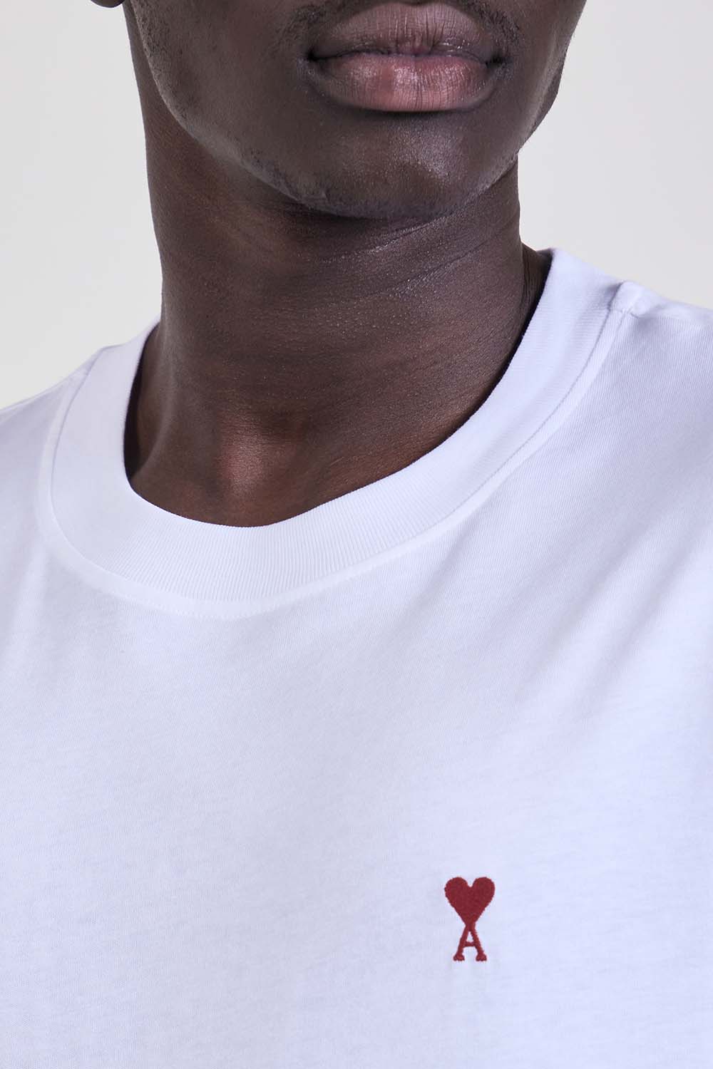 תמונת תקריב דוגמן של חולצת טי ארוכה