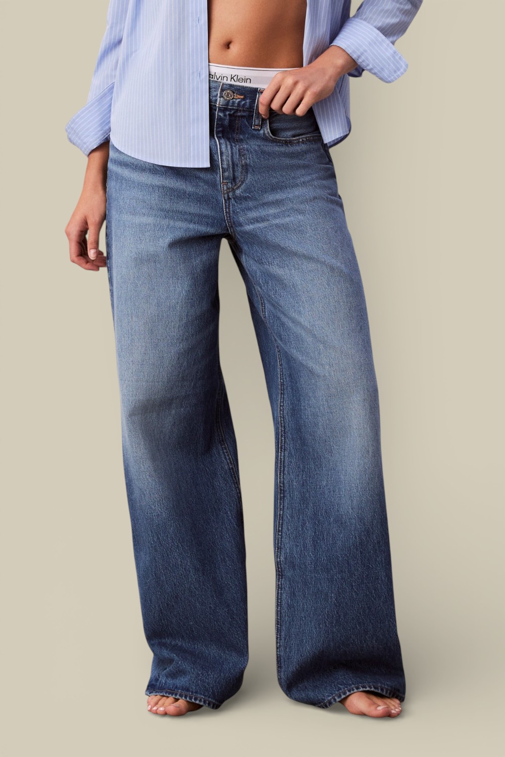 מכנסי ג'ינס בגזרה מתרחבת