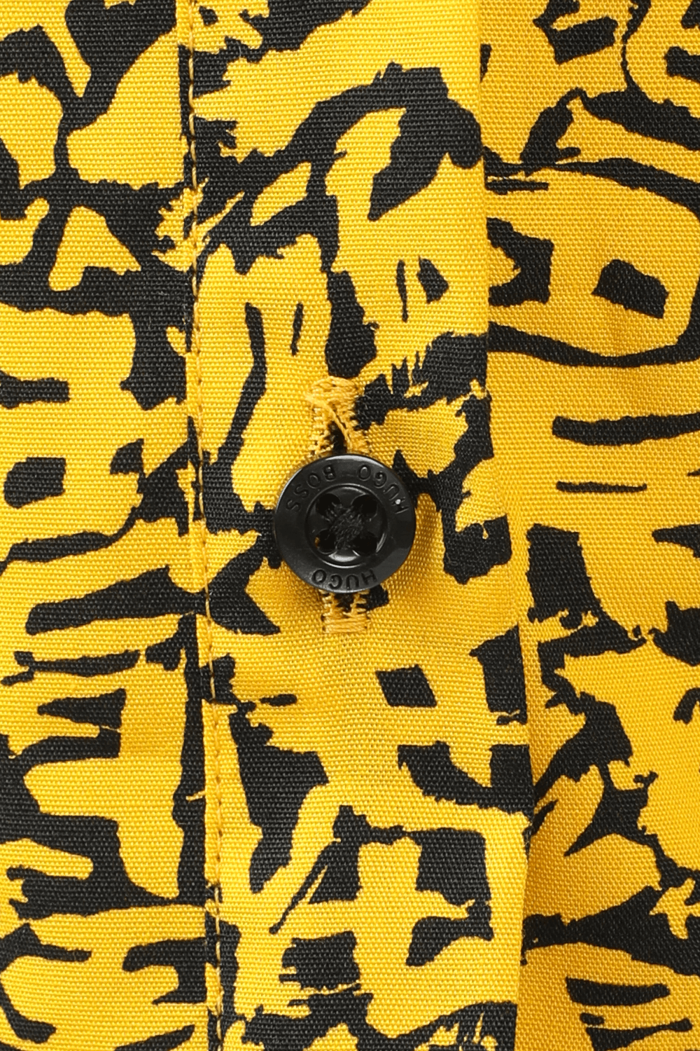 תמונה אחורית של Slim-Fit Shirt With Japanese Symbols in Orange