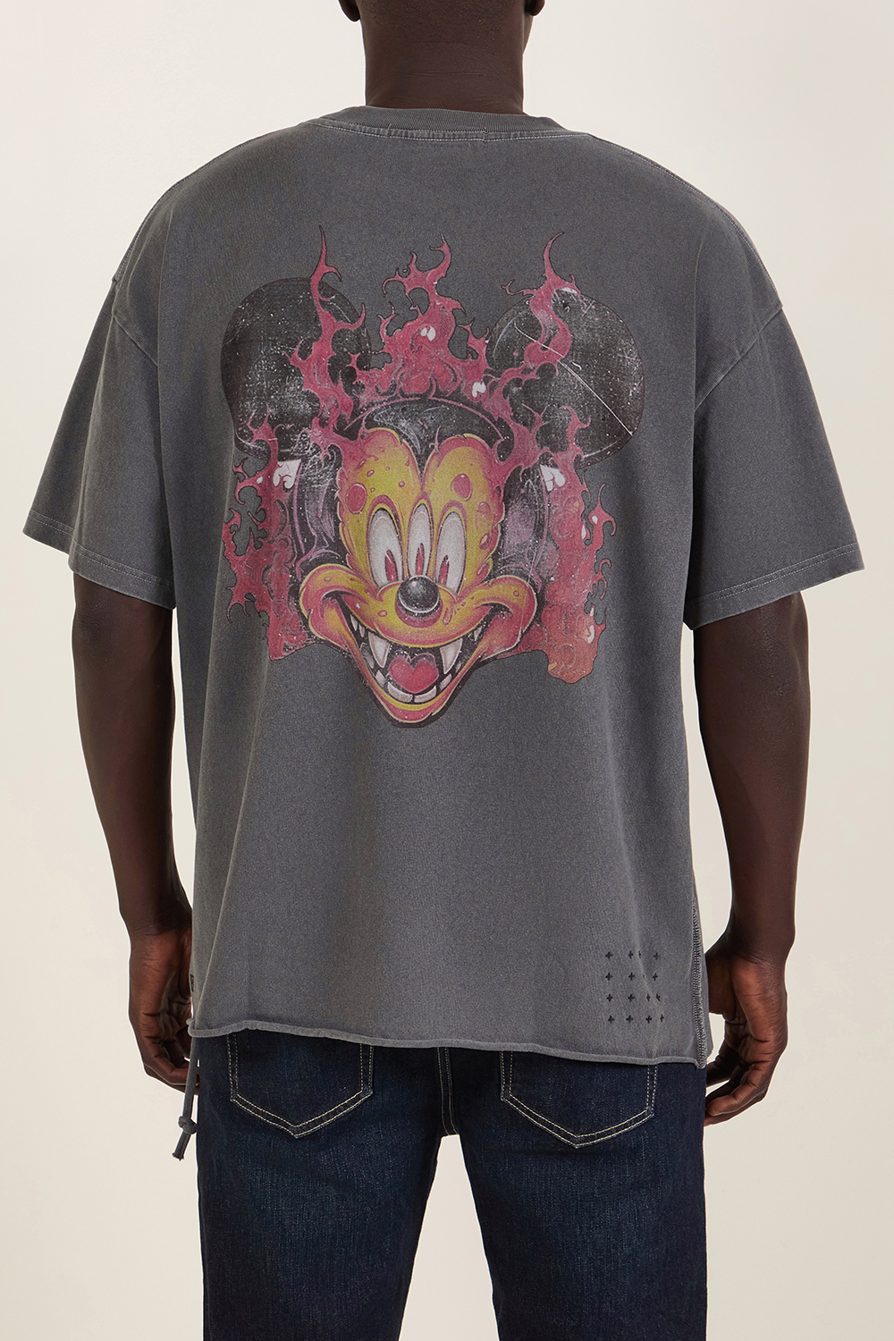 תמונת תקריב דוגמן של חולצת טי