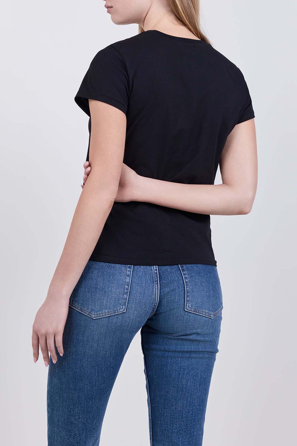 תמונת דוגמן אחורית של חולצת טי