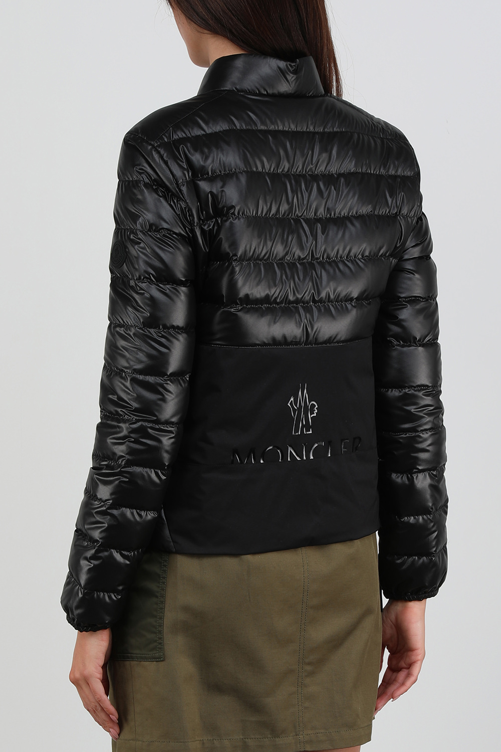 תמונת דוגמן אחורית של מעיל פוך לרמור