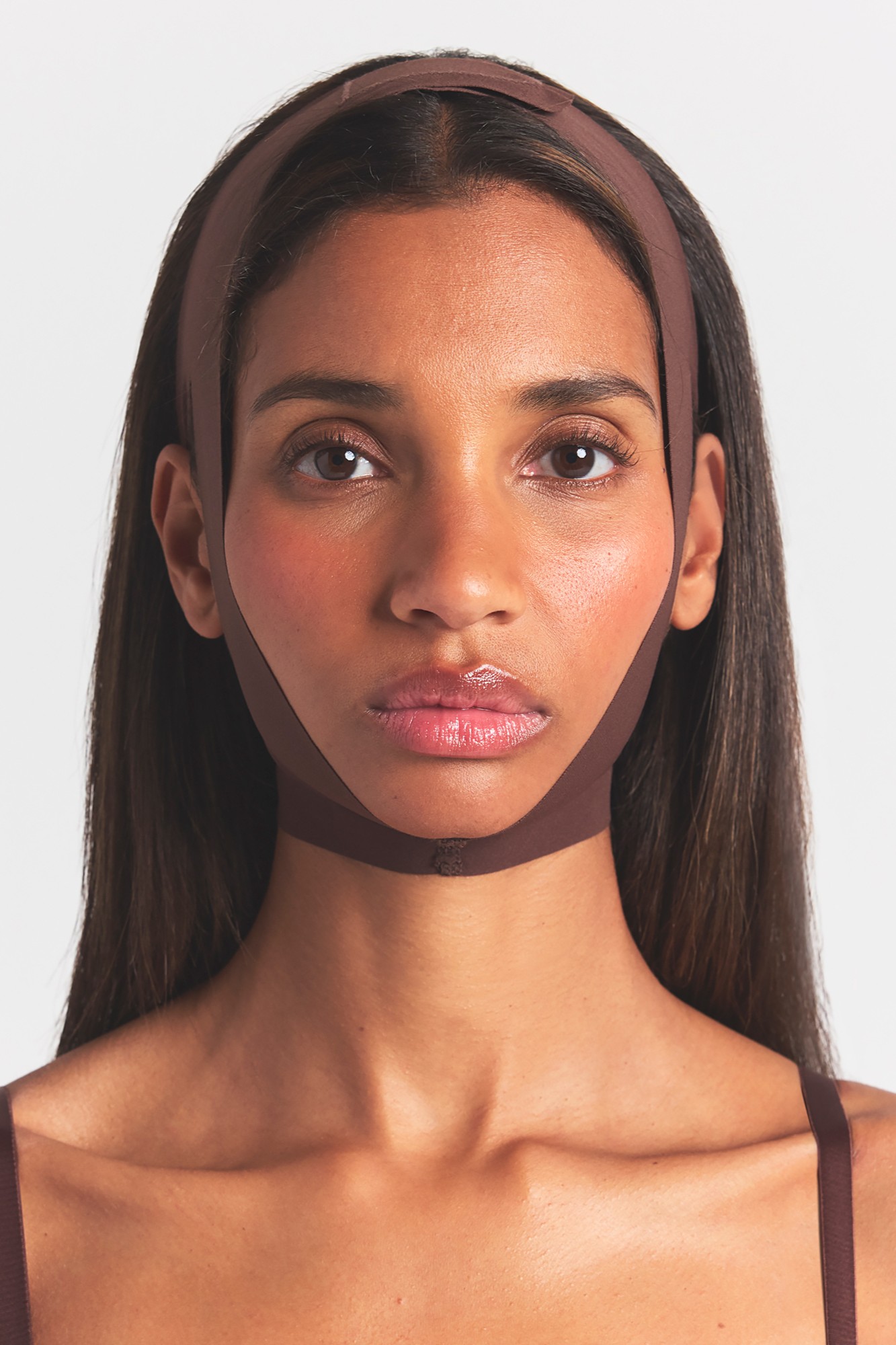 תמונת דוגמן קידמית של FACE SHAPER