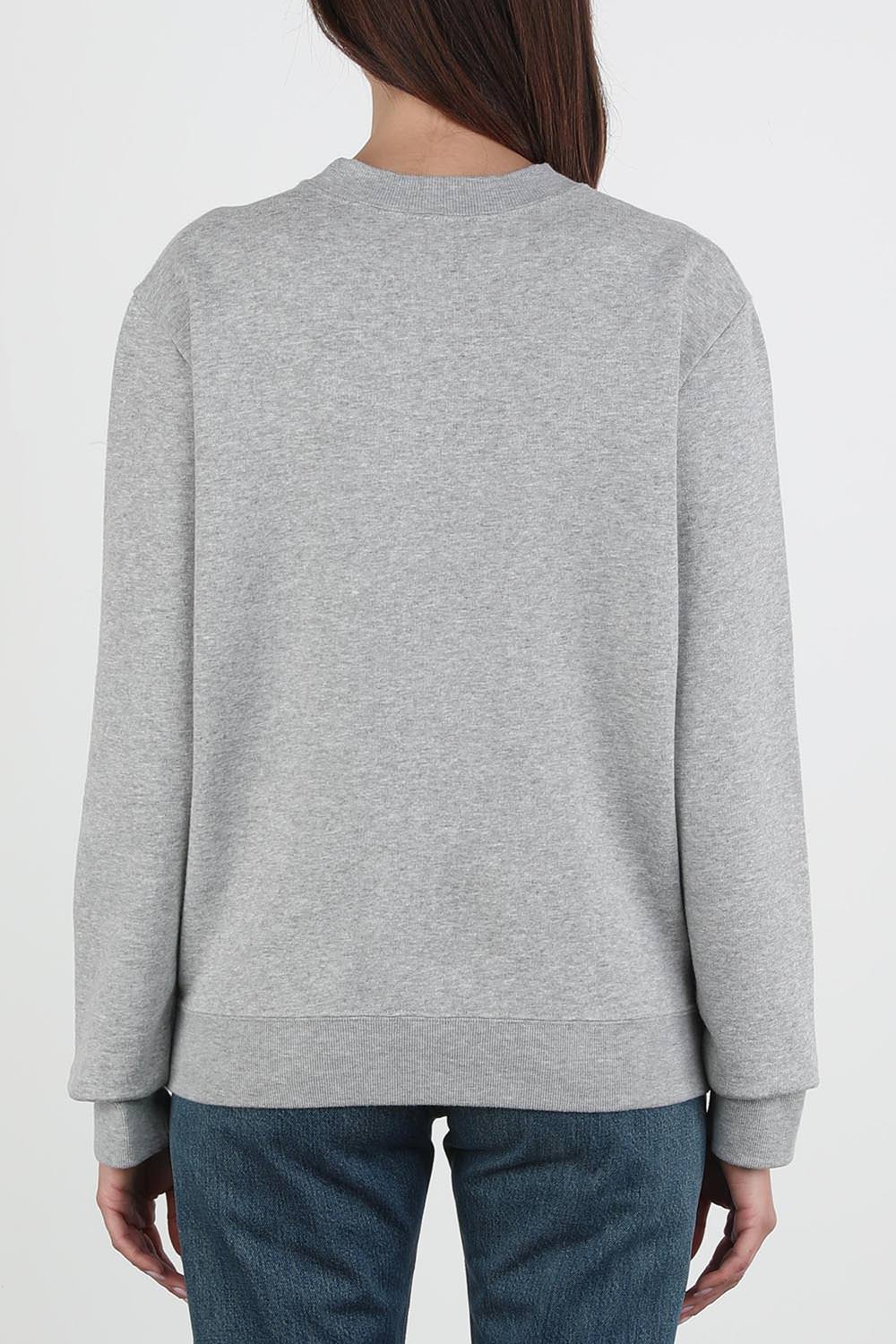 תמונת דוגמן אחורית של סווטשירט עם הדפס סנופי בצבע אפור