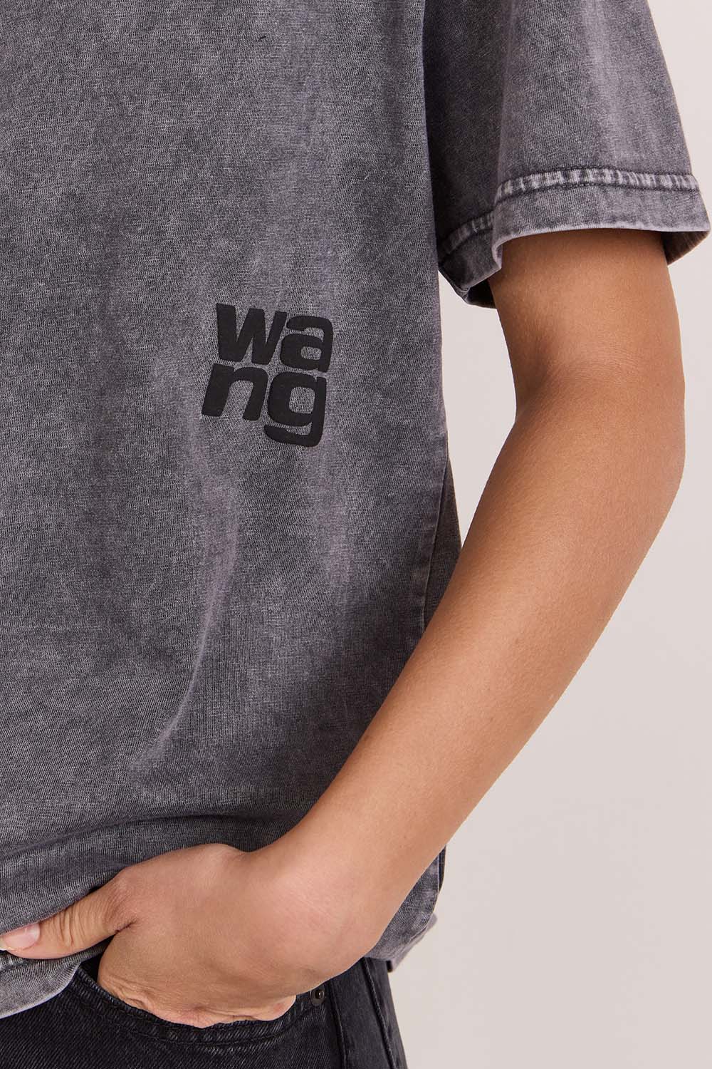 תמונת תקריב דוגמן של חולצת טי