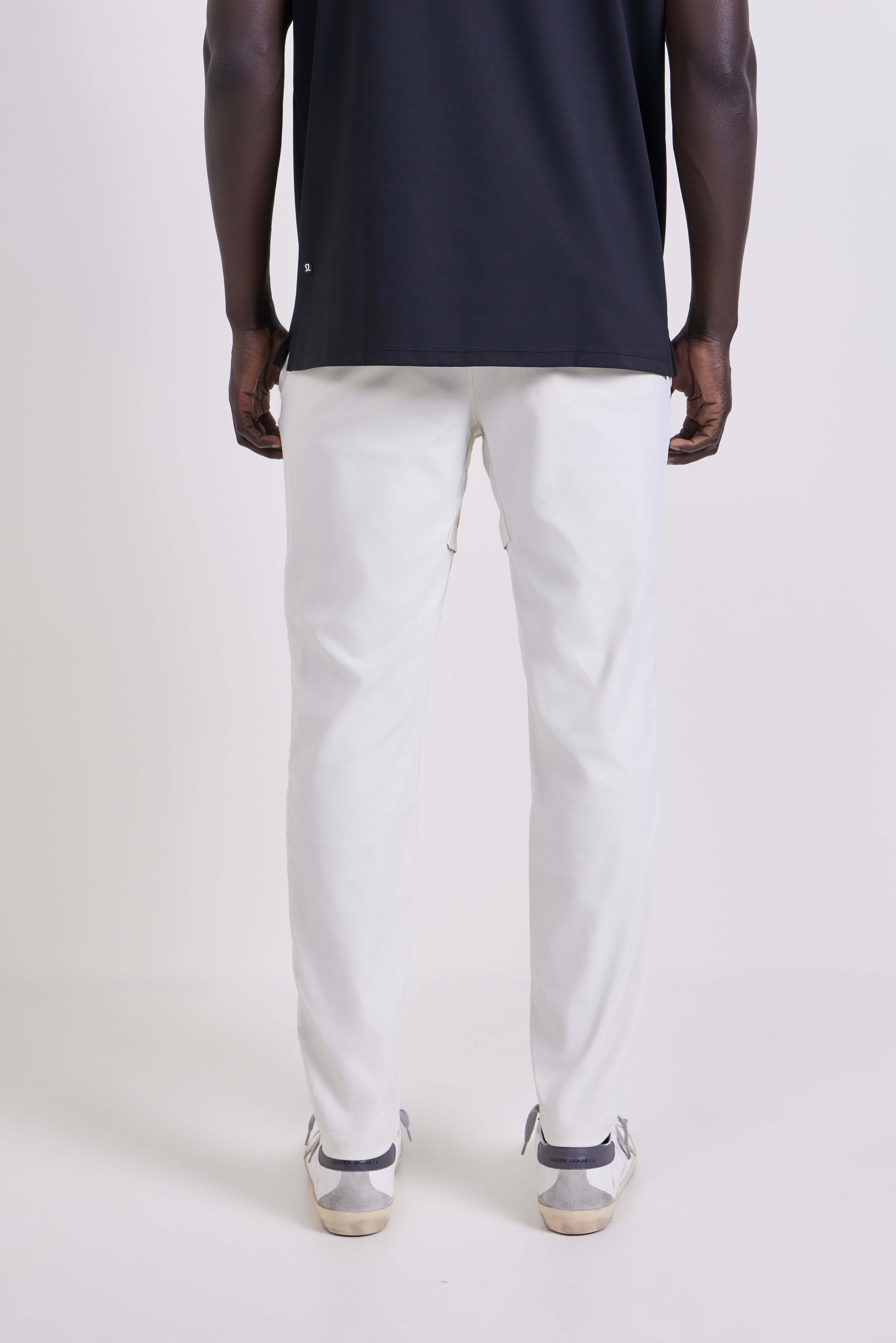 תמונת דוגמן אחורית של ABC Slim-Fit Golf Trouser 32L