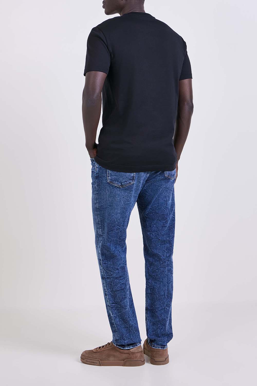 תמונת דוגמן קידמית של נעלי סניקרס