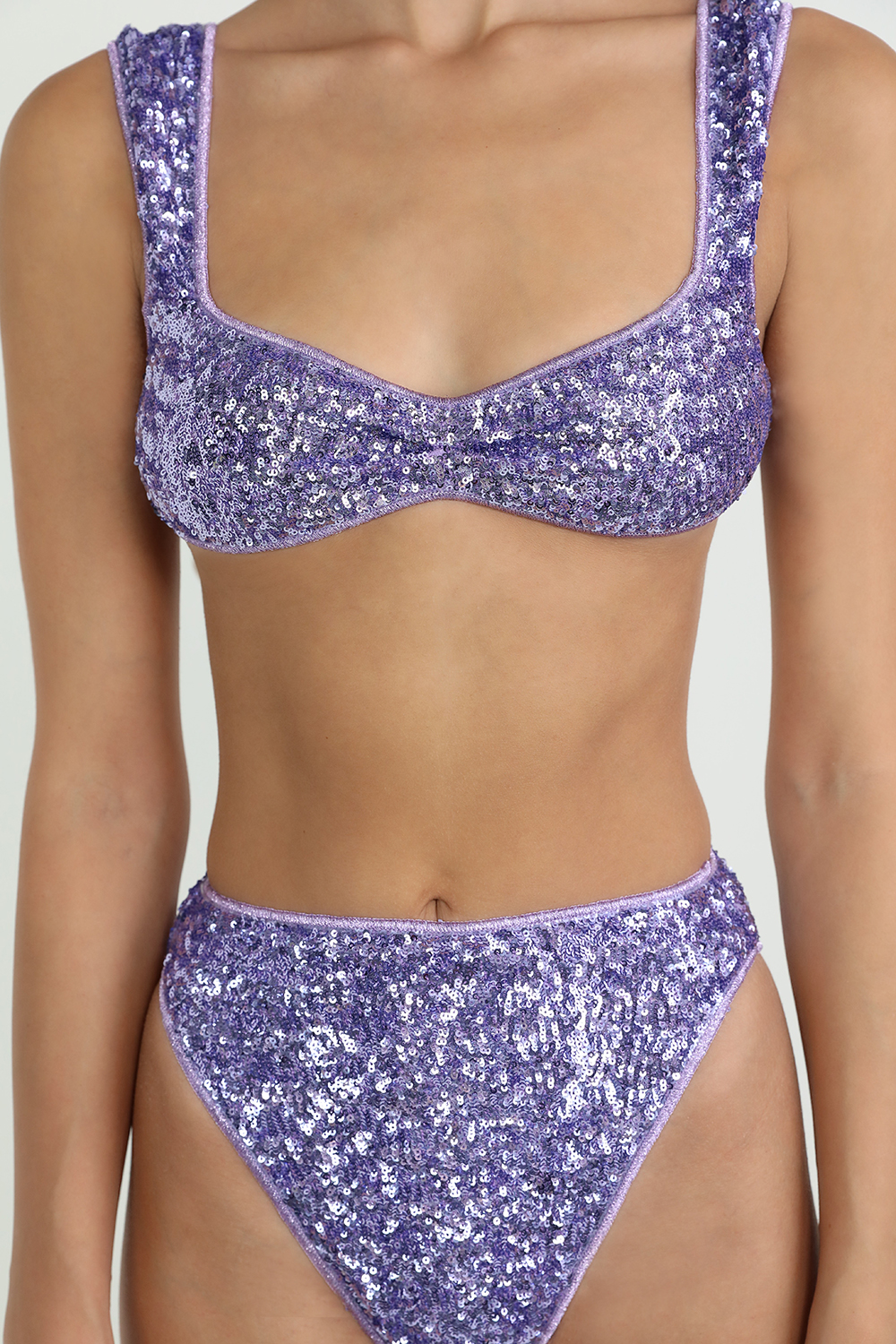 תמונת תקריב דוגמן של בקיני פייטים