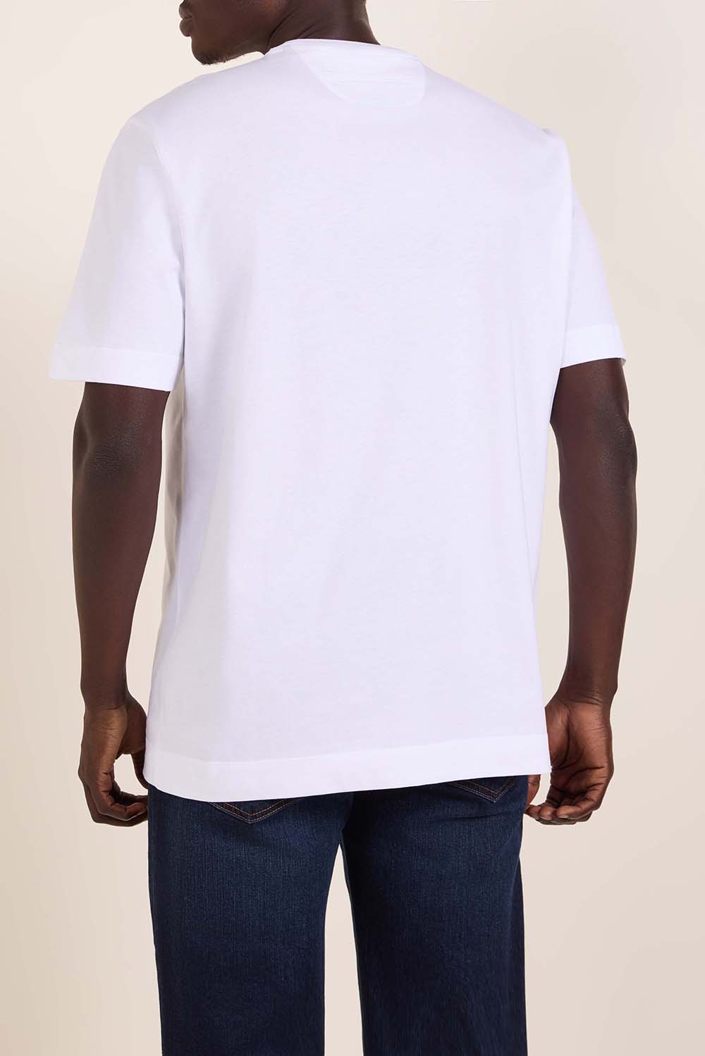 תמונת דוגמן אחורית של חולצת טי