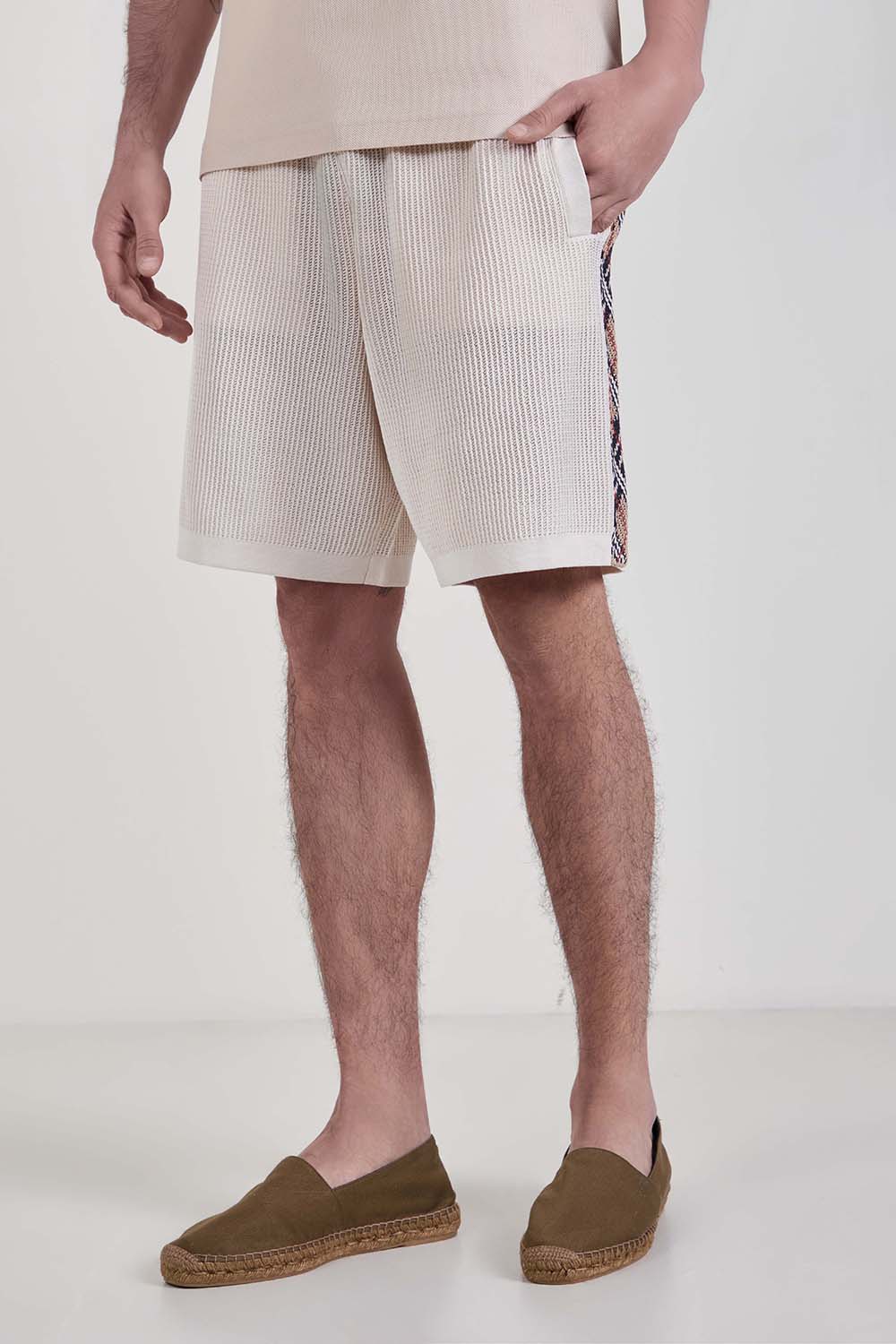 תמונת דוגמן קידמית של מכנסי קרושה קצרים