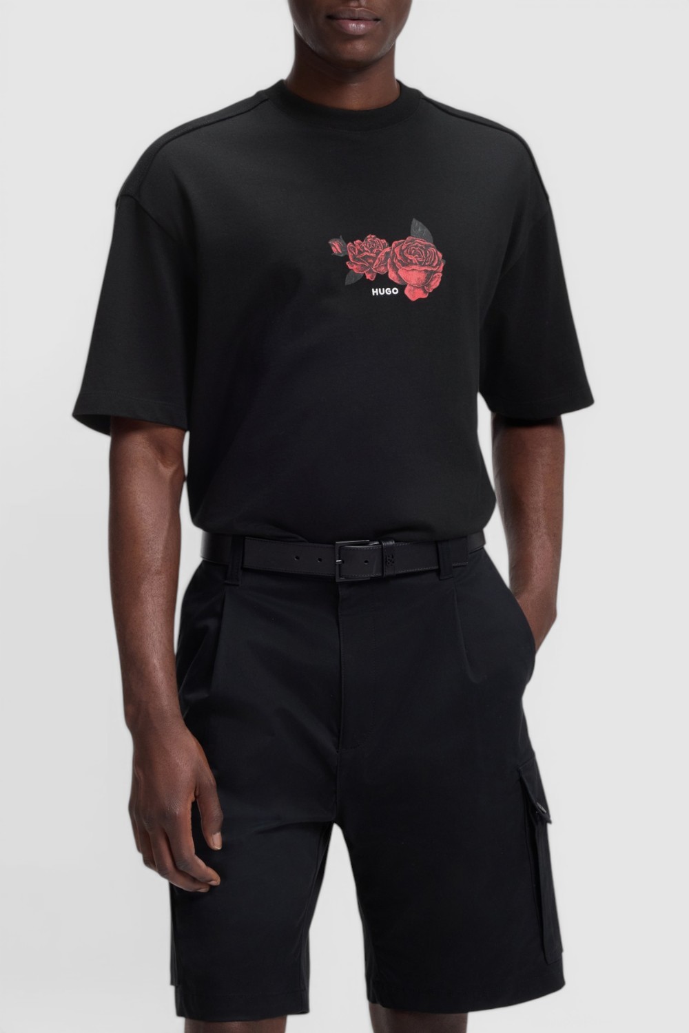 תמונת דוגמן קידמית של חולצת טי בגזרת אוברסייז