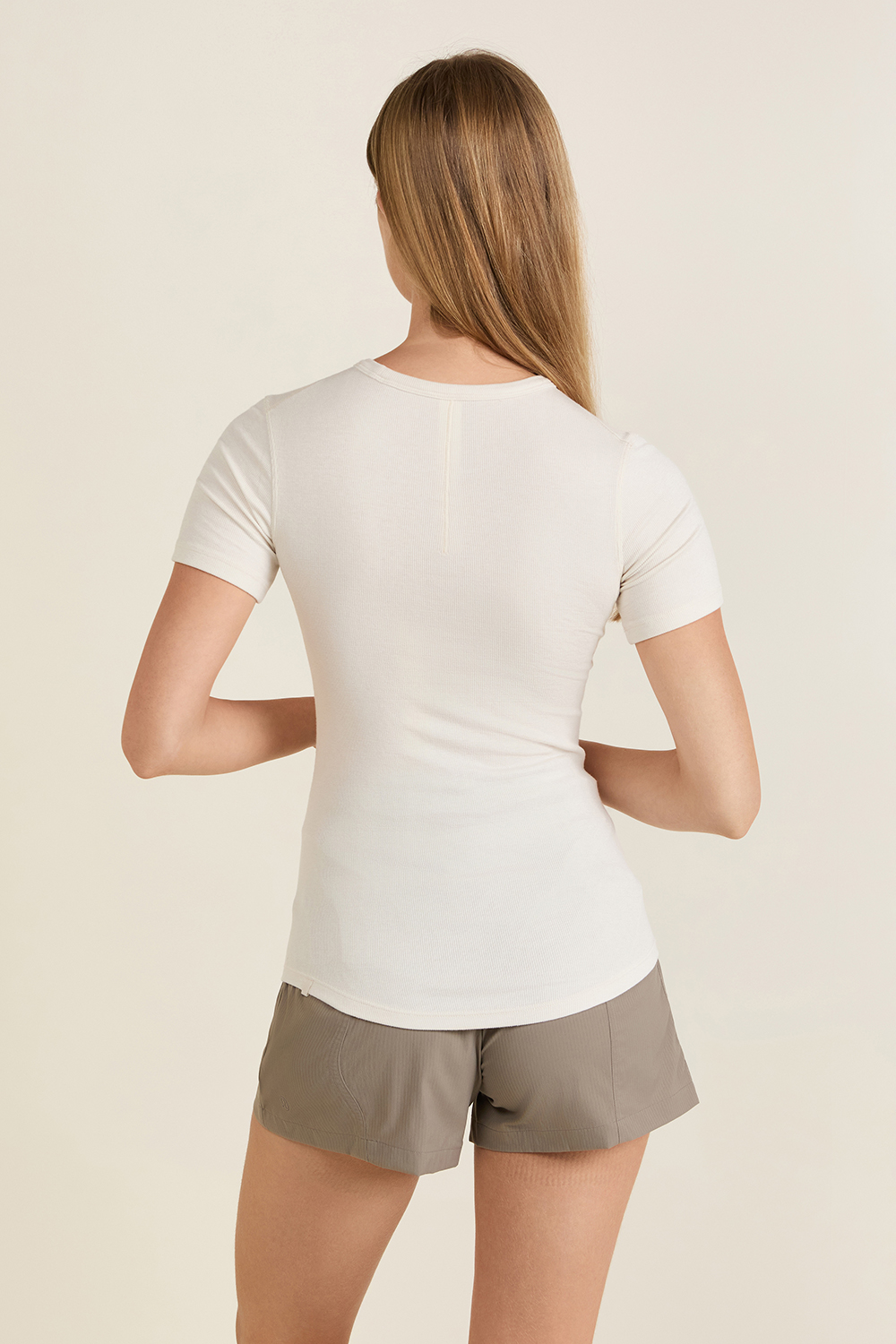 תמונת דוגמן אחורית של Hold Tight Short-Sleeve Shirt