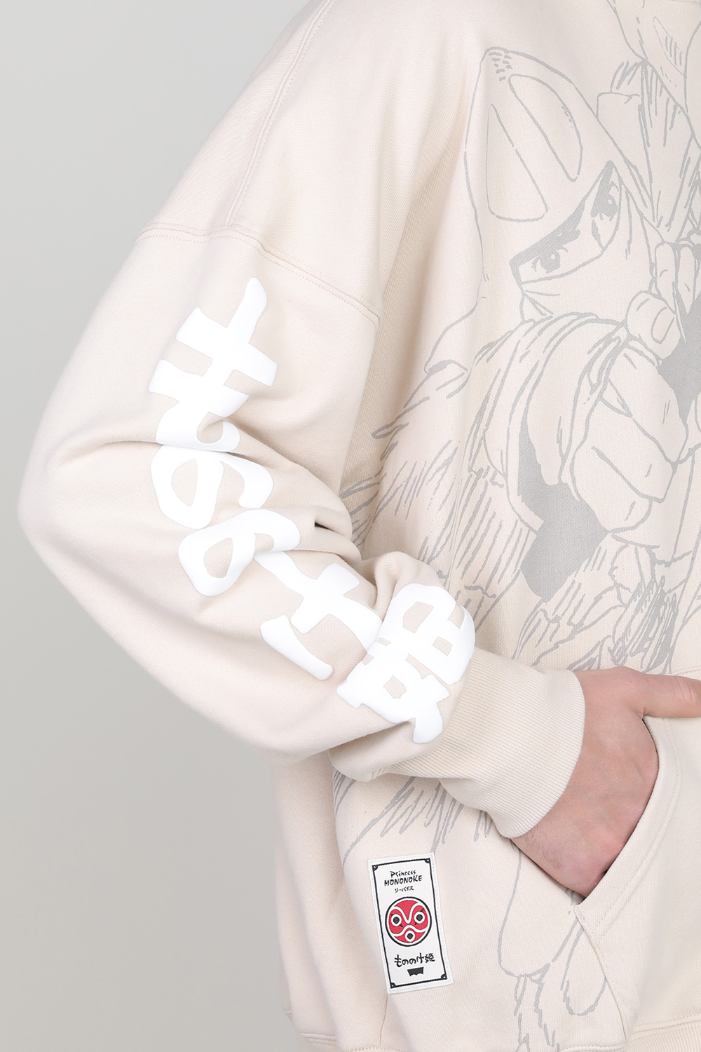 תמונת תקריב דוגמן של ליוויס X פרינסס מונונוקי סווטשירט קפוצ'ון