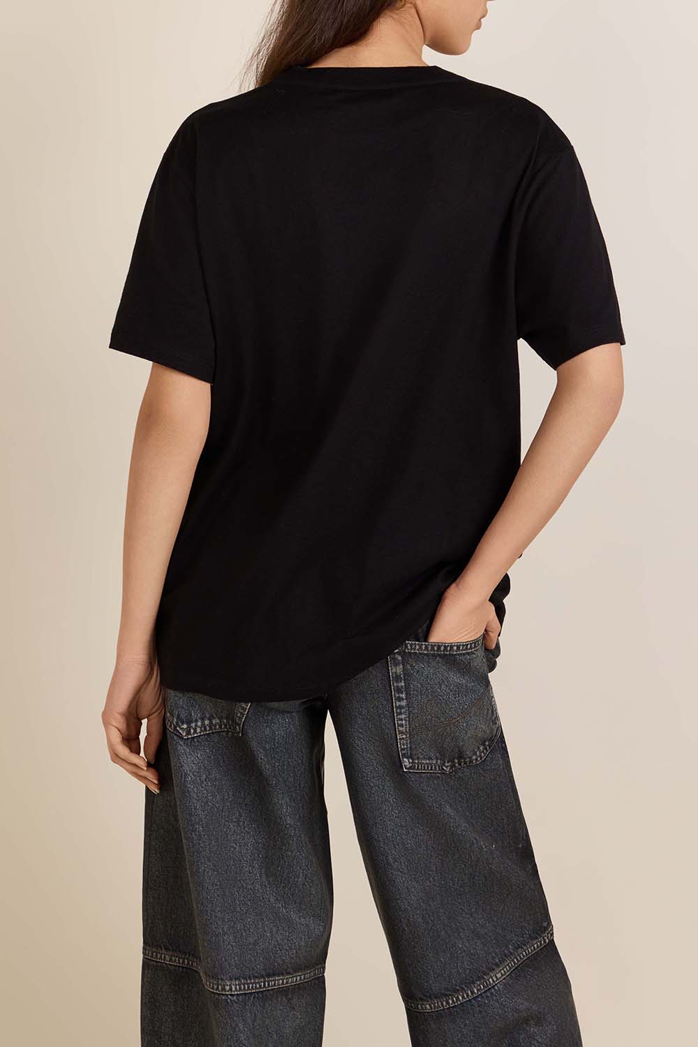 תמונת דוגמן אחורית של חולצת טי