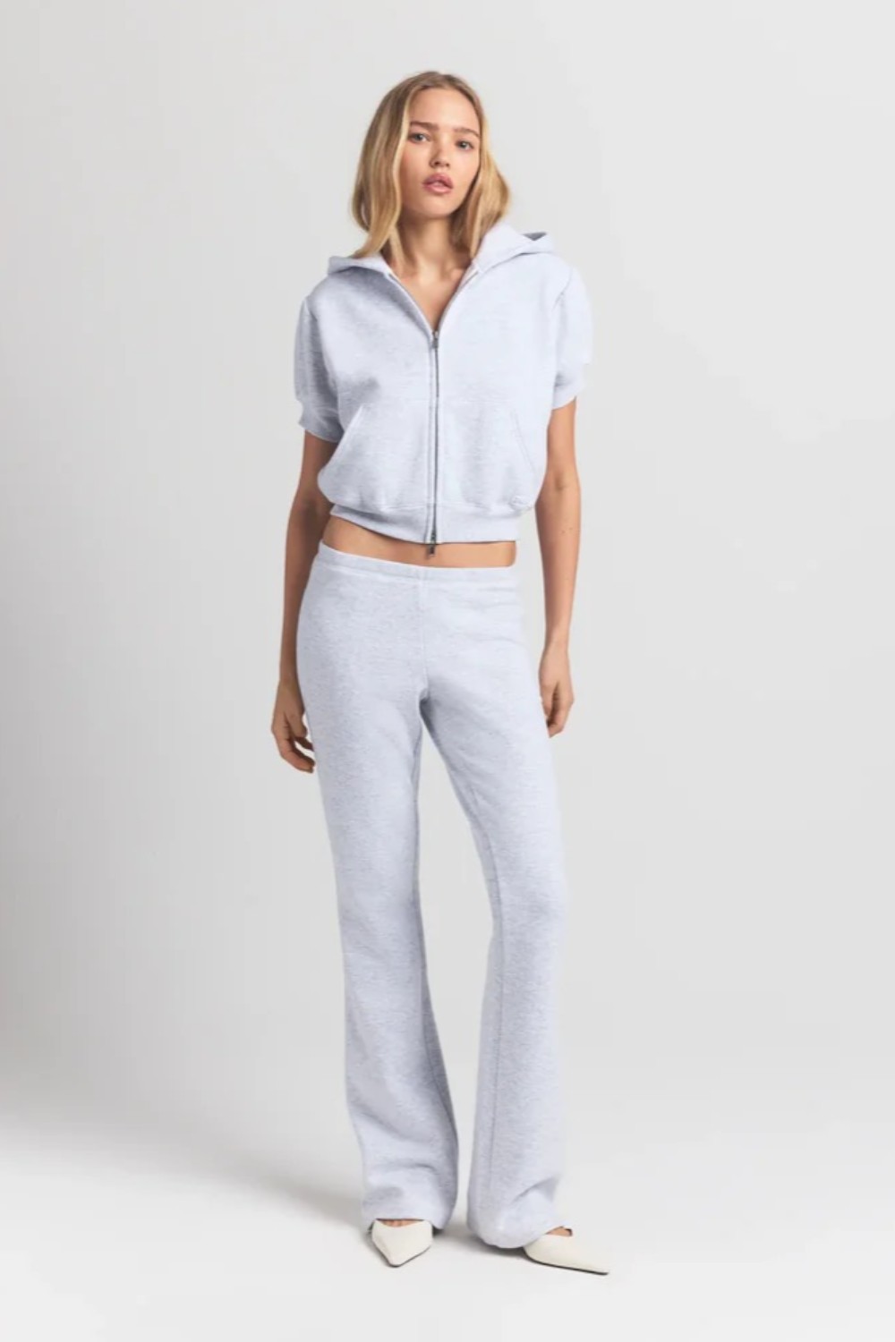 תמונת דוגמן אחורית של BUBBLE SLEEVE ZIP UP