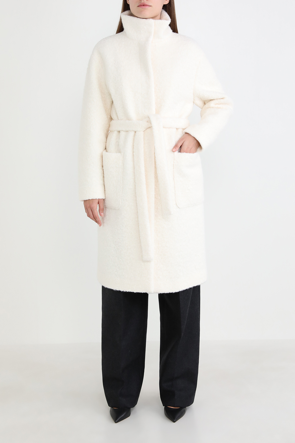 תמונת דוגמן קידמית של מעיל פרוותי