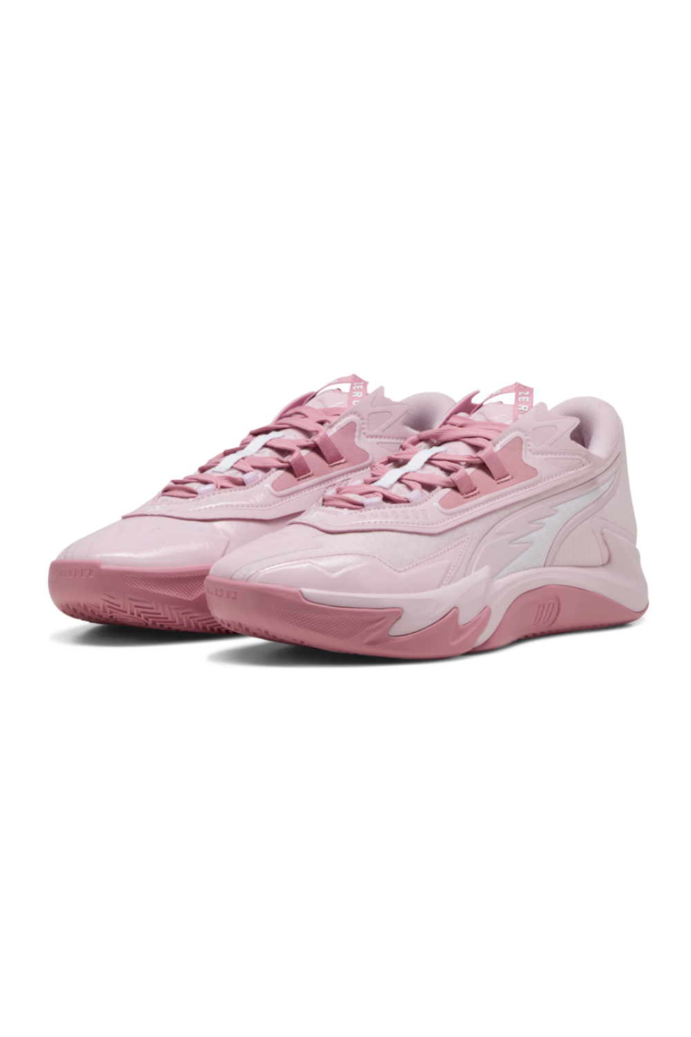 תמונת תקריב של נעלי כדורסל